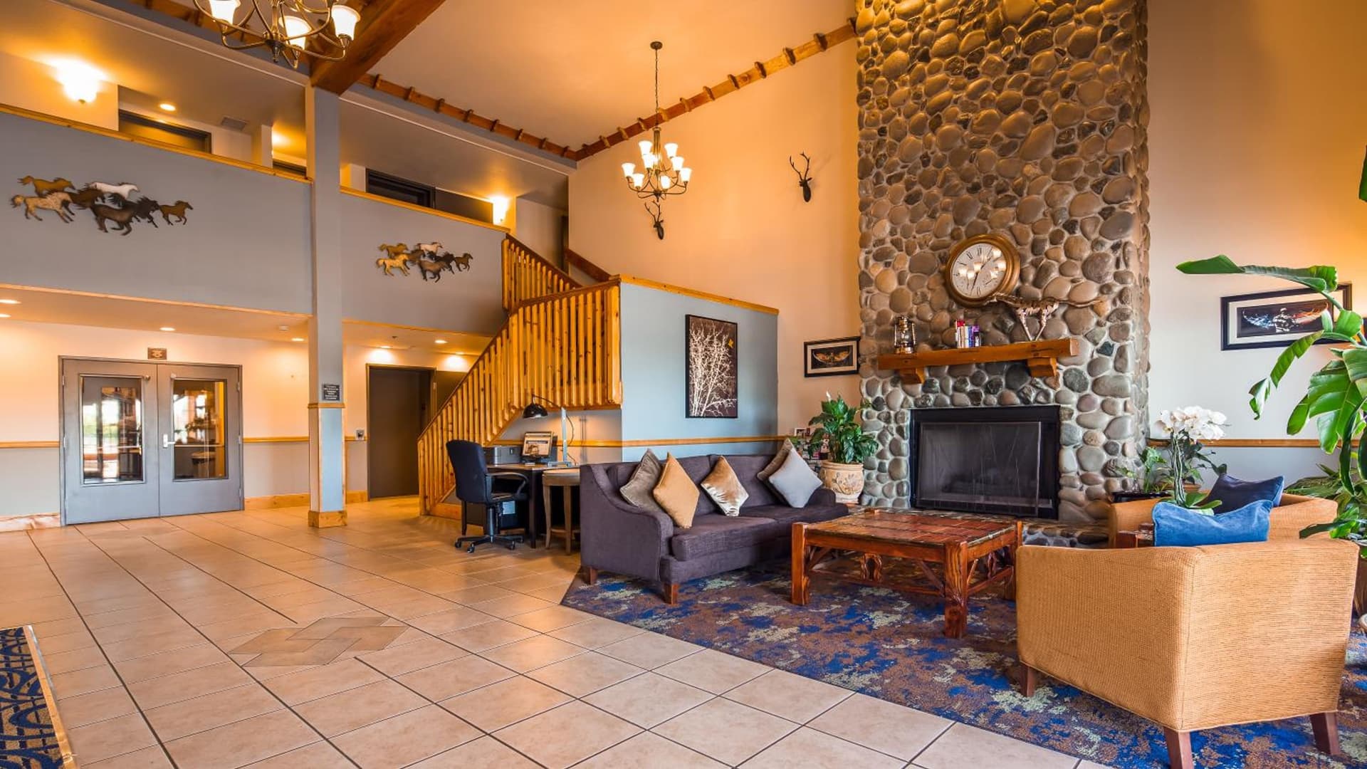 Best Western Woodburn Inn interior in Woodburn, OR — gallery photo 2