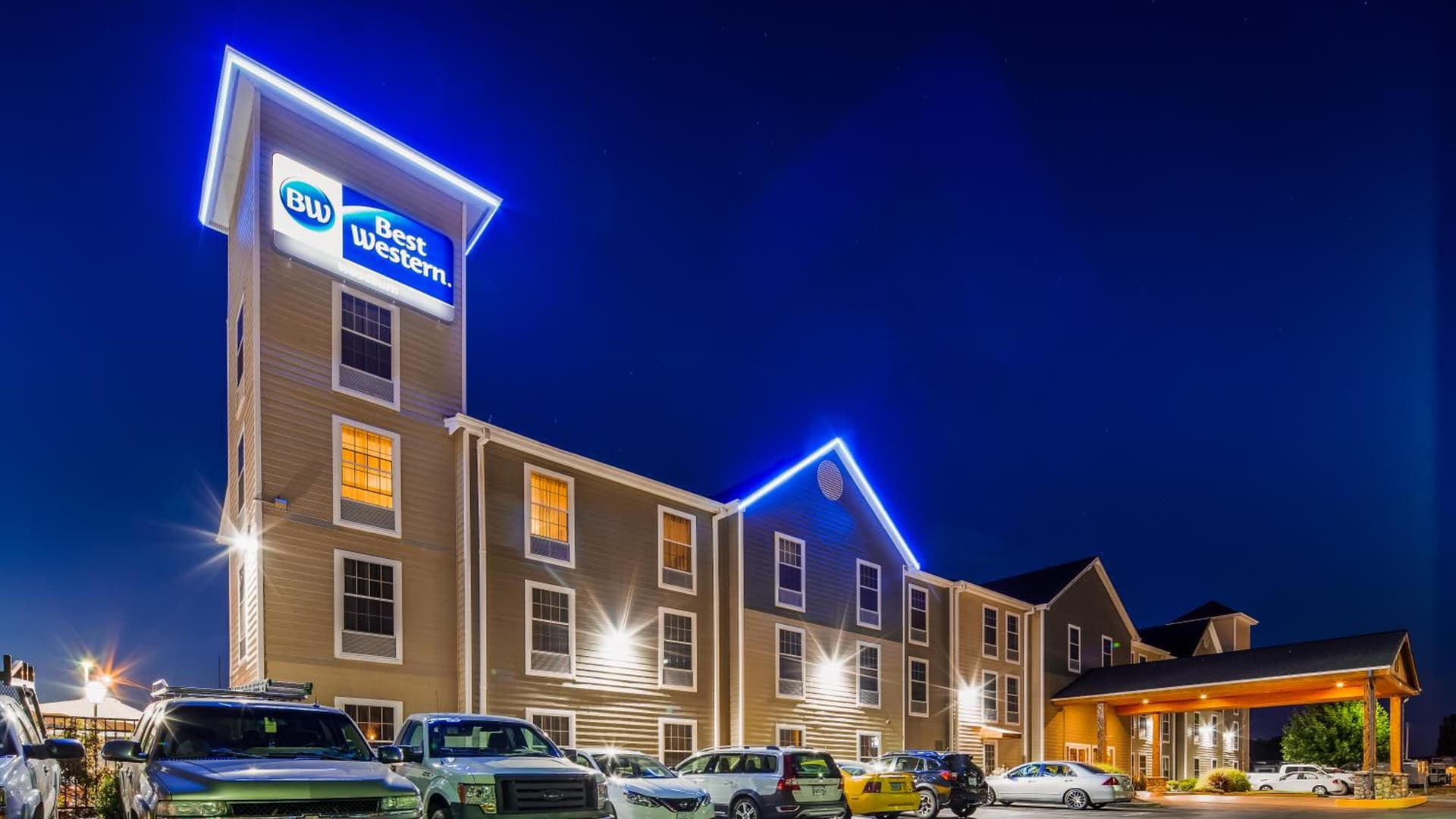 Best Western Woodburn Inn featured exterior or lobby in Woodburn, OR — similar hotel