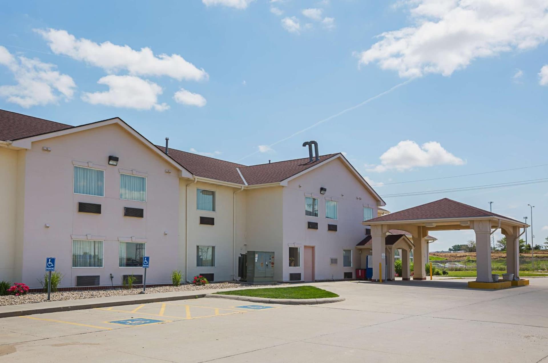 Motel 6 Omaha - IAT West interior in Omaha, NE — gallery photo 2