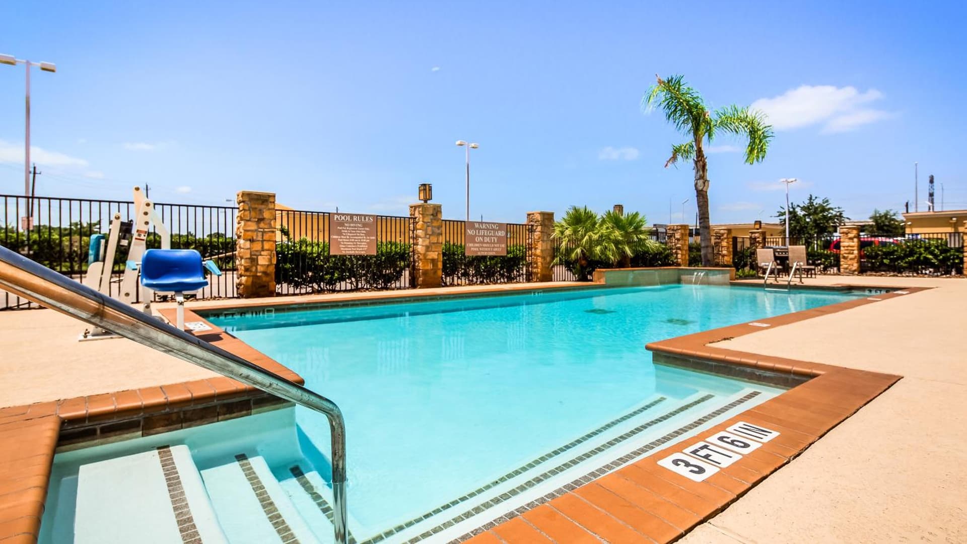 Comfort Suites Seabrook - La Porte - Kemah gallery photo in Seabrook, TX — image 24