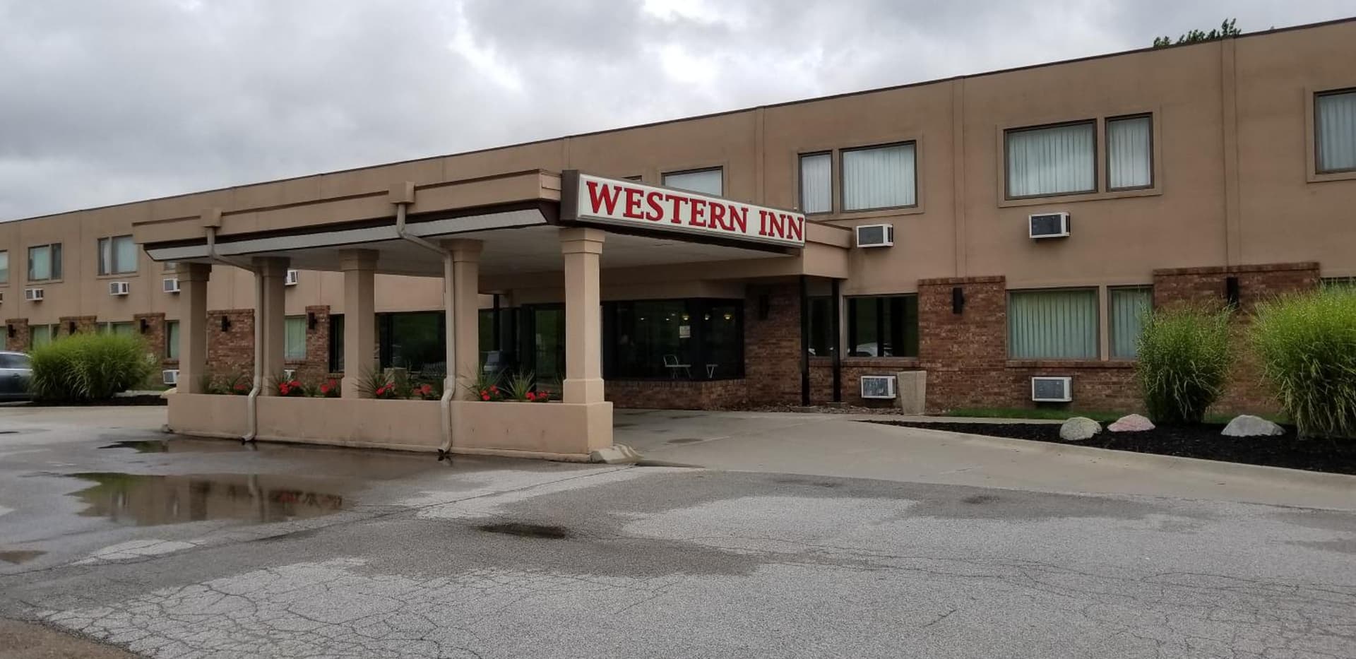 Western Inn featured exterior or lobby in Council Bluffs, IA — similar hotel