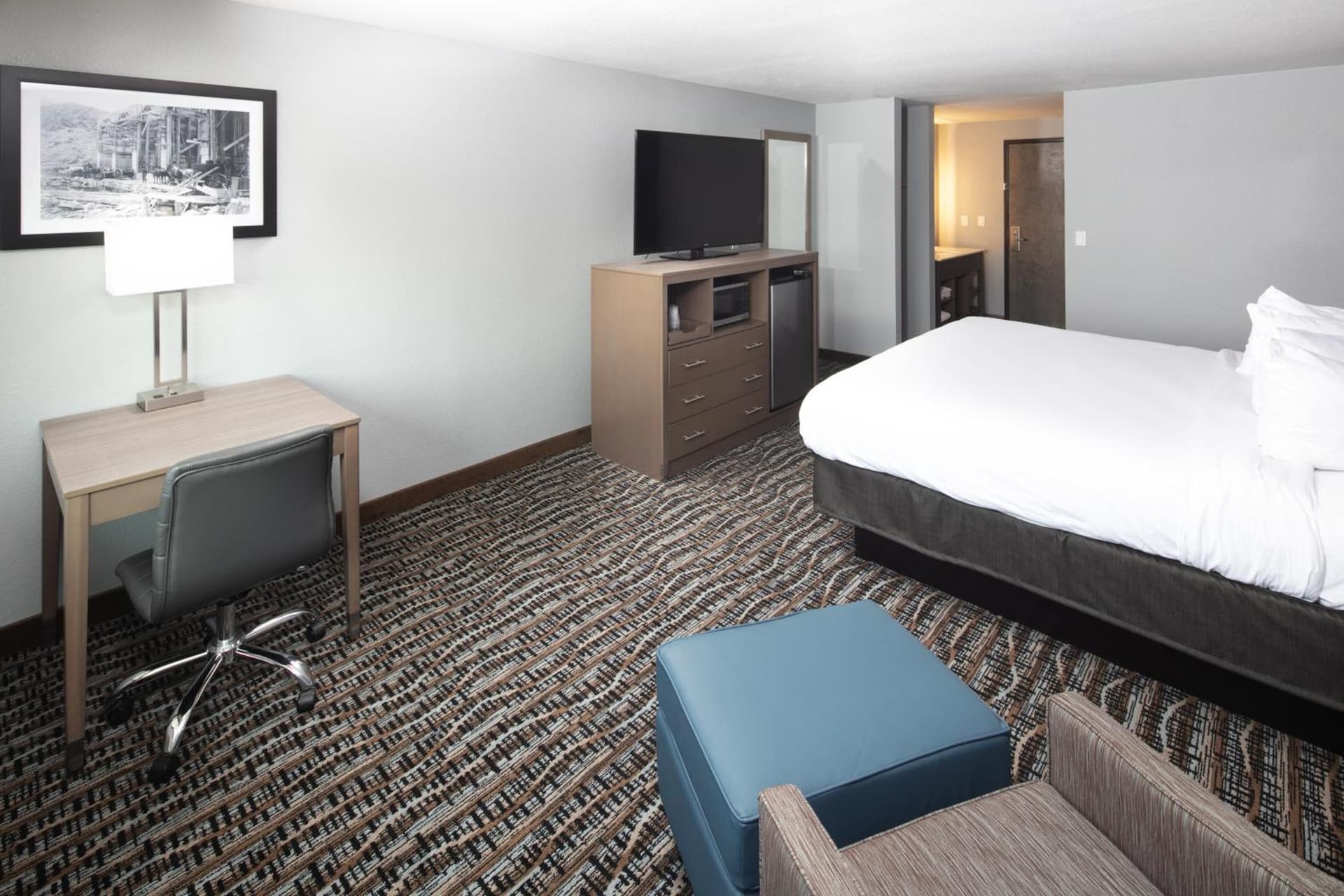 Hotel 28 Boise Airport, an Ascend Collection Hotel property views in Boise, ID — gallery photo 3