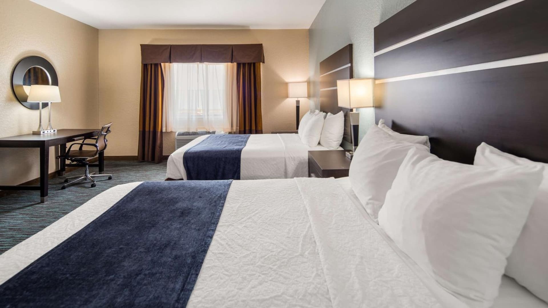 Best Western Plus Northwest Inn & Suites property views in Houston, TX — gallery photo 3