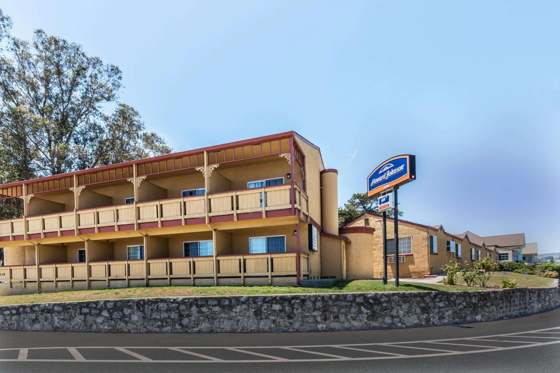 Howard Johnson by Wyndham Santa Cruz exterior or lobby in Santa Cruz, CA — main listing photo