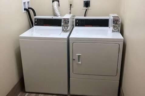 Travelodge by Wyndham La Porte/Michigan City Area gallery photo in LaPorte, IN — image 30