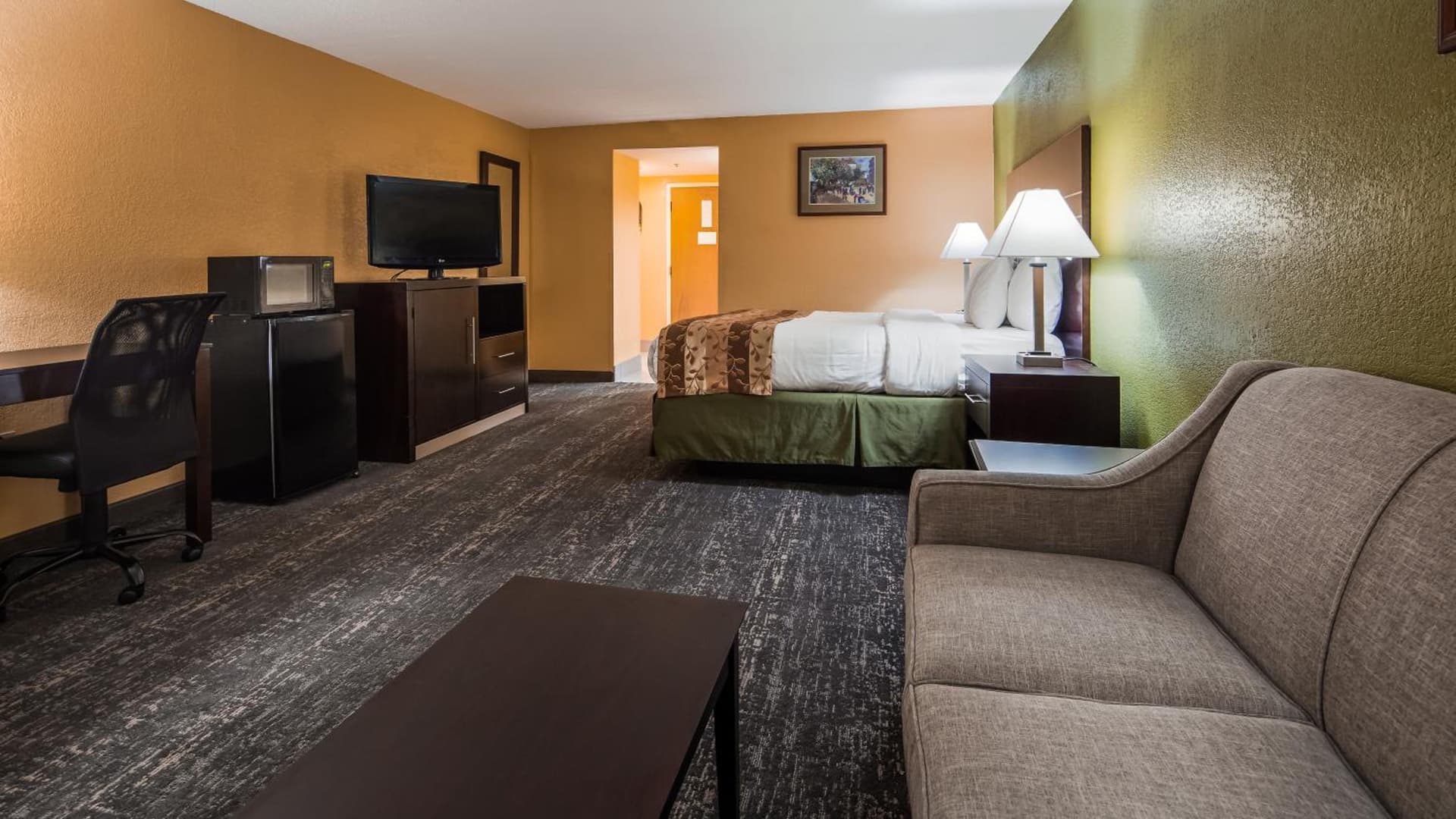 Best Western Luxbury Inn Fort Wayne interior in Fort Wayne, IN — gallery photo 2