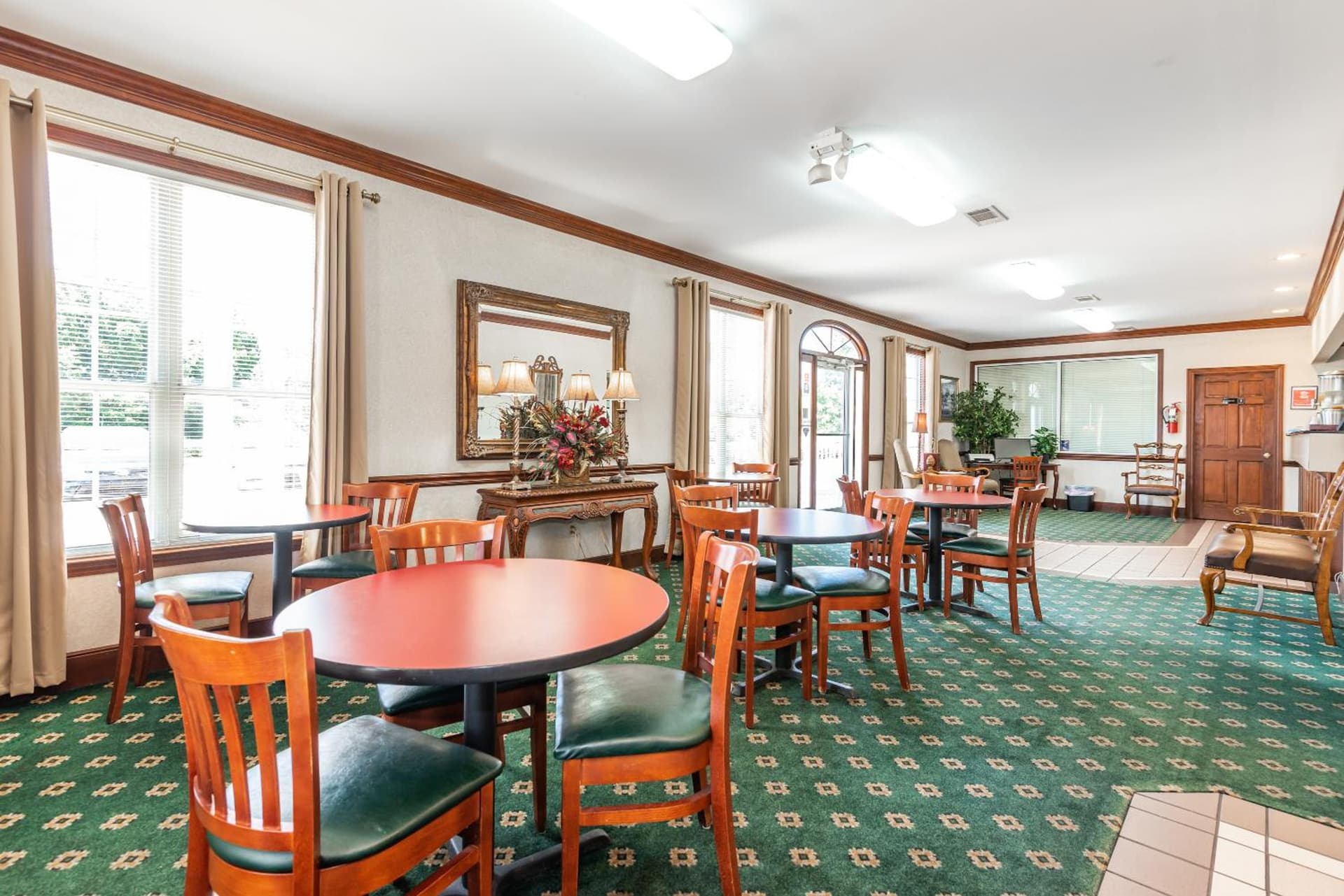 Plantation Oaks Suites & Inn Millington property views in Millington, TN — gallery photo 3