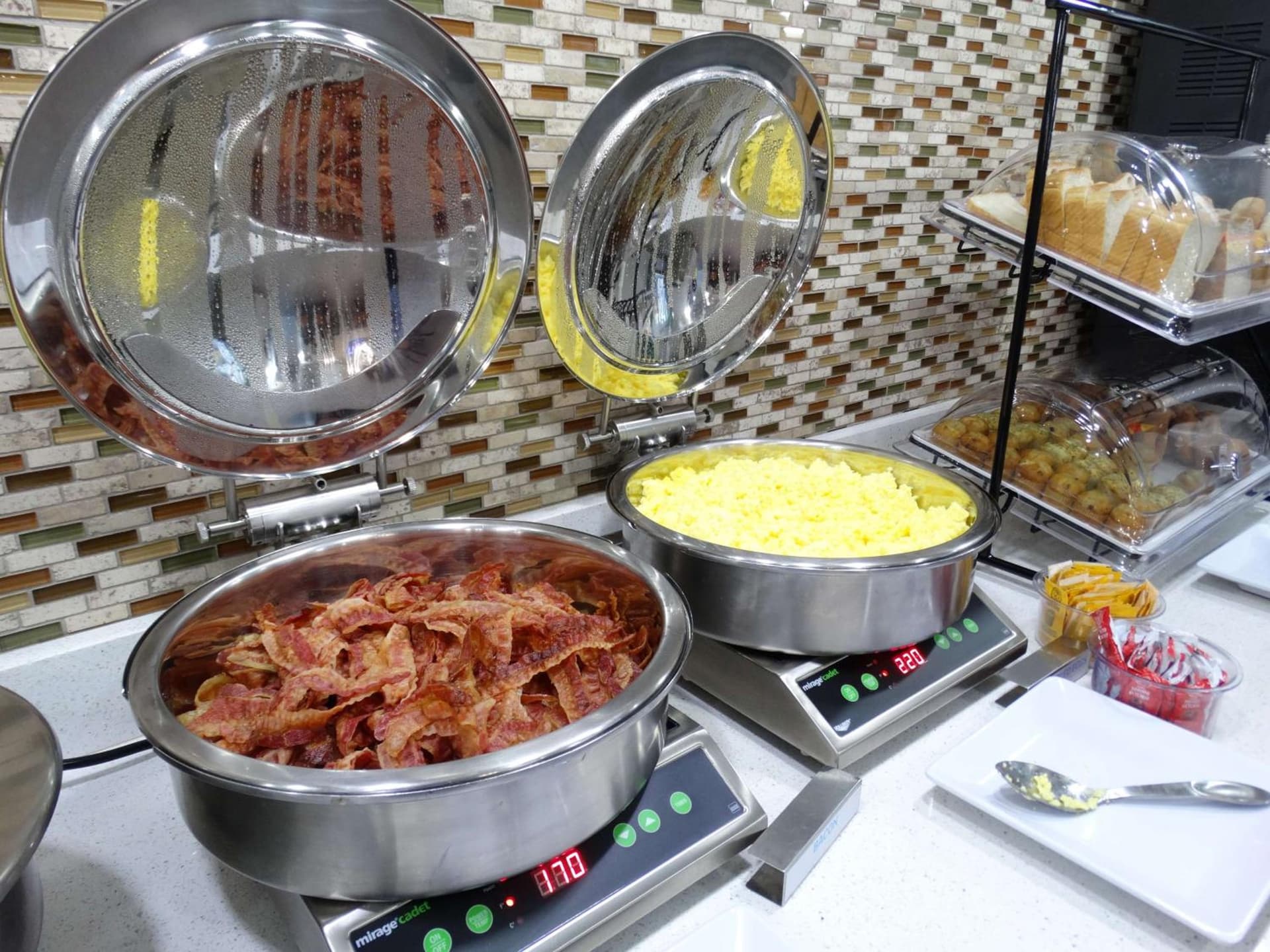 Best Western Plus Orlando Lake Buena Vista South Inn & Suites gallery photo in Kissimmee, FL — image 4