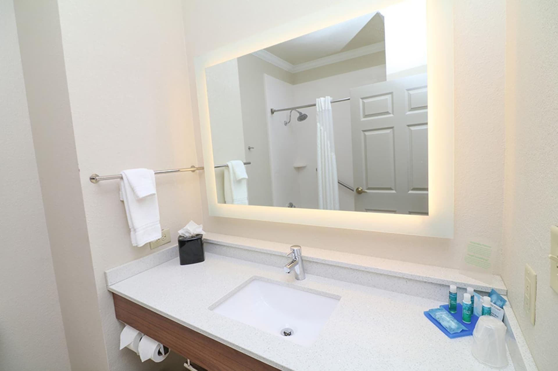 Holiday Inn Express Hotel & Suites Greenville by IHG interior in Greenville, TX — gallery photo 2
