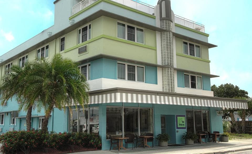 Palm Pavilion Inn property views in Clearwater Beach — gallery photo 3