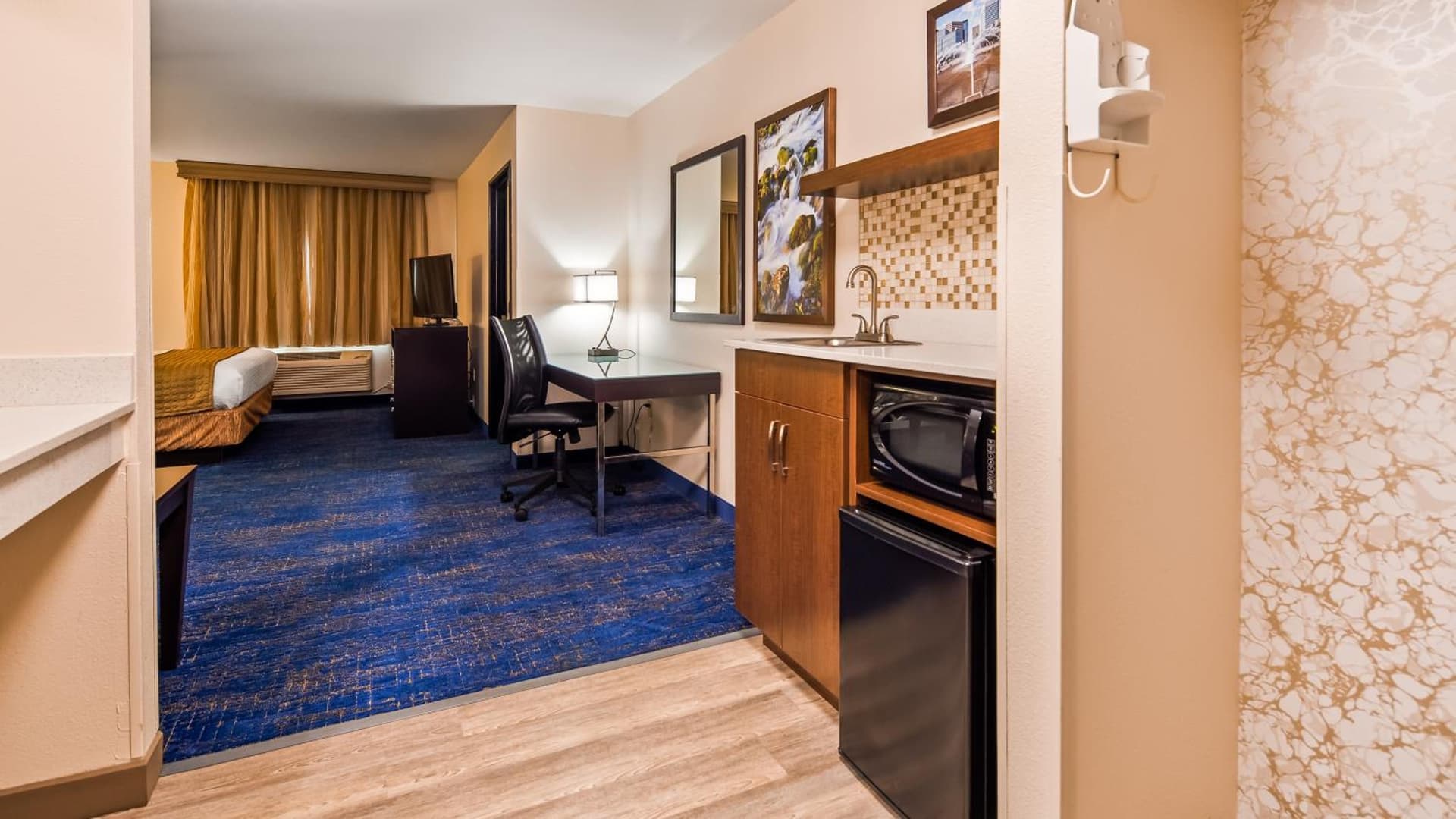 Best Western Plus Portland Airport Hotel & Suites gallery photo in Parkrose, OR — image 74