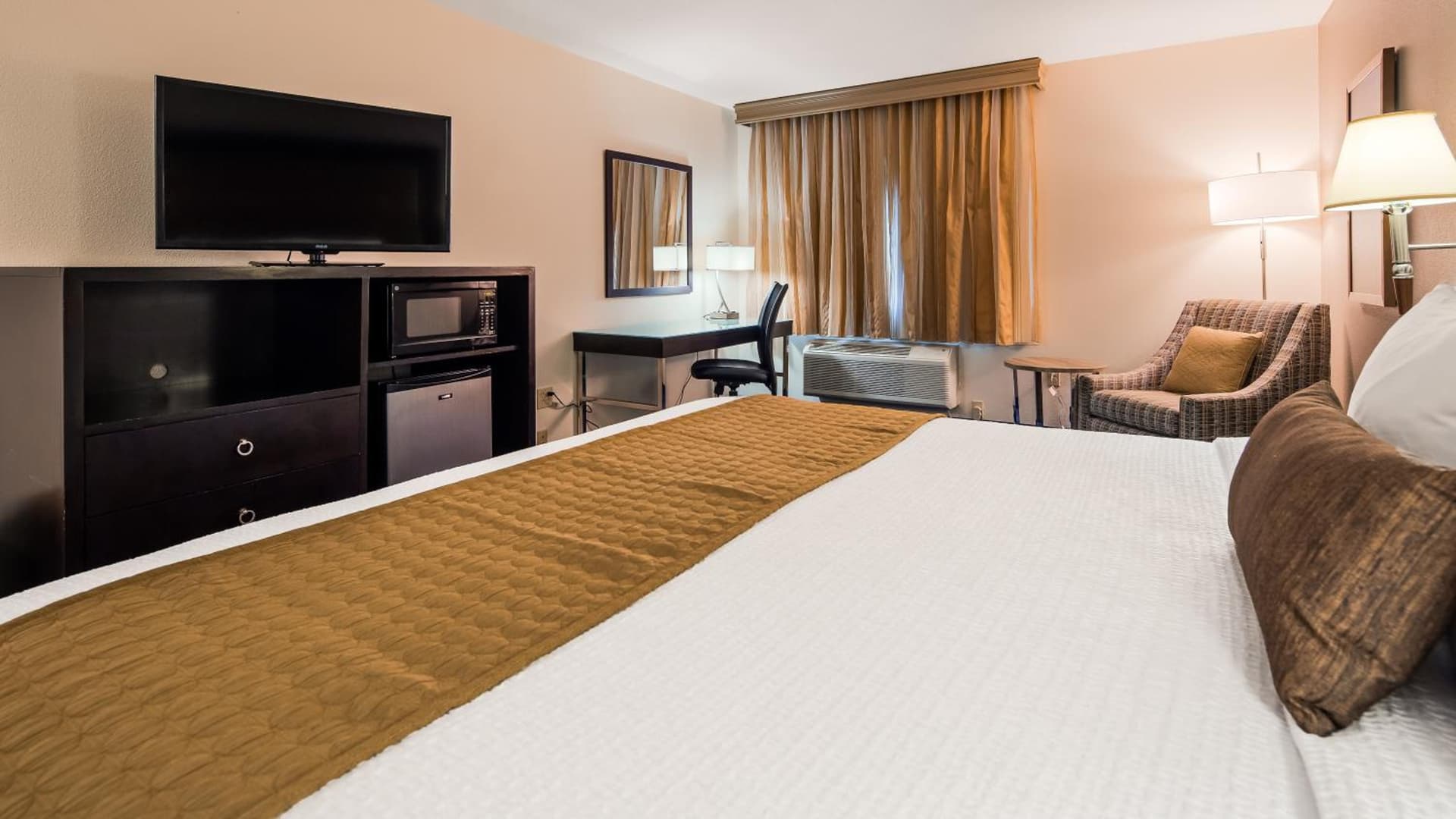 Best Western Plus Portland Airport Hotel & Suites gallery photo in Parkrose, OR — image 75