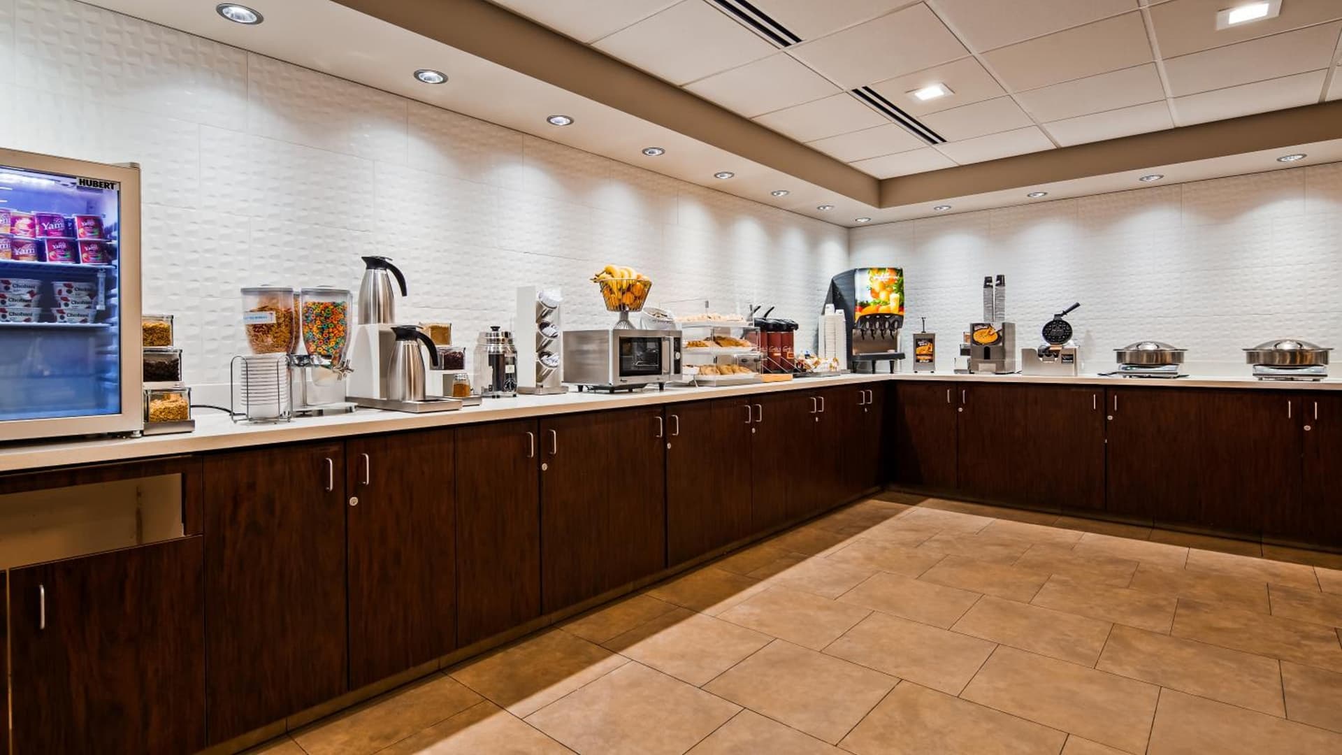 Best Western Plus Portland Airport Hotel & Suites property views in Parkrose, OR — gallery photo 3