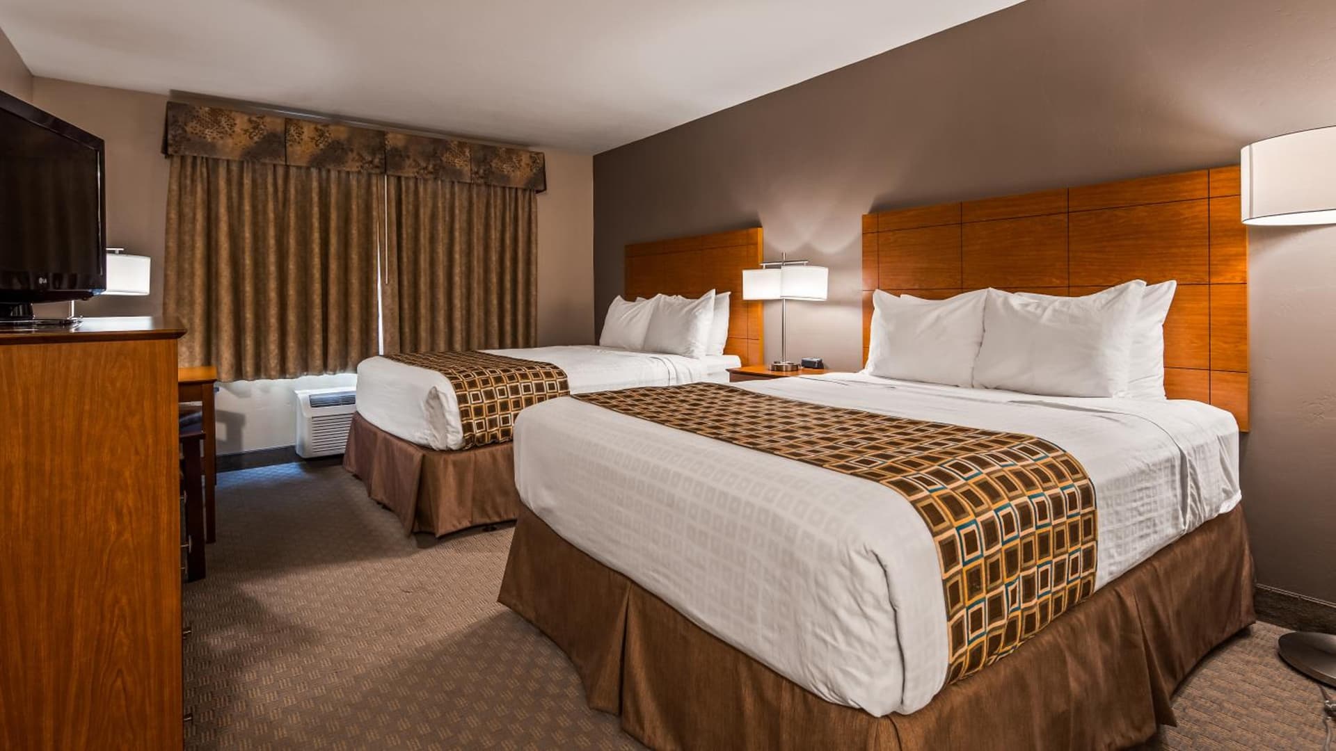 Best Western Inn at the Rogue property views in Rogue River, OR — gallery photo 3