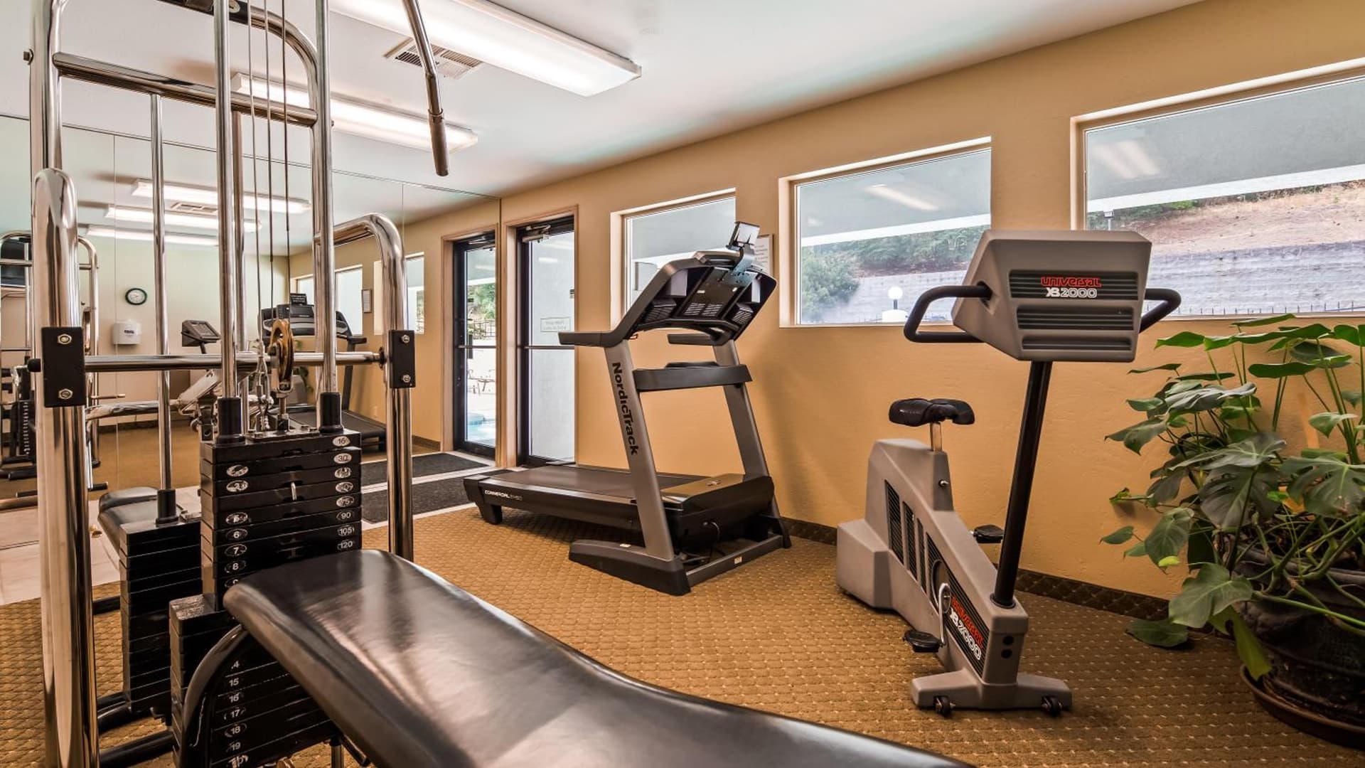 Best Western Inn at the Rogue interior in Rogue River, OR — gallery photo 2