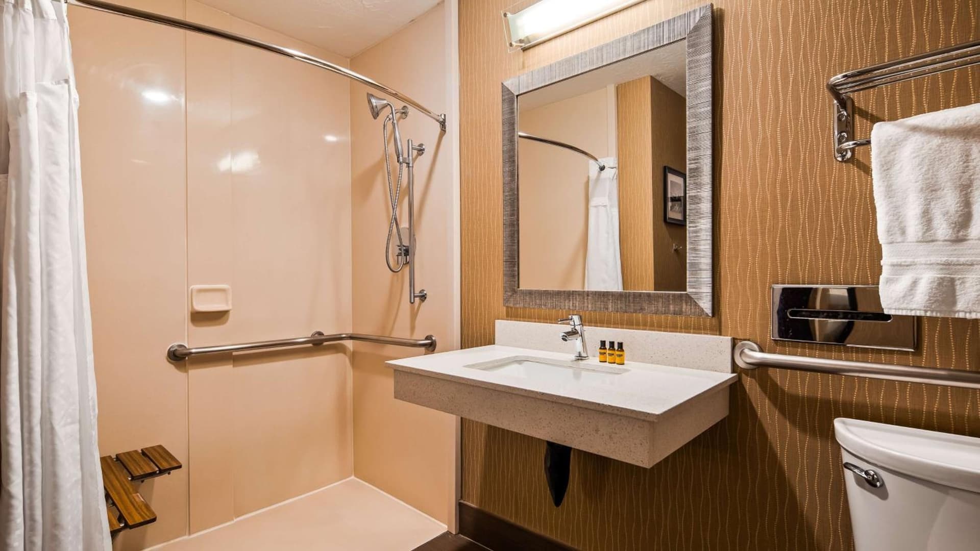 Best Western Plus Portland Airport Hotel & Suites gallery photo in Parkrose, OR — image 89
