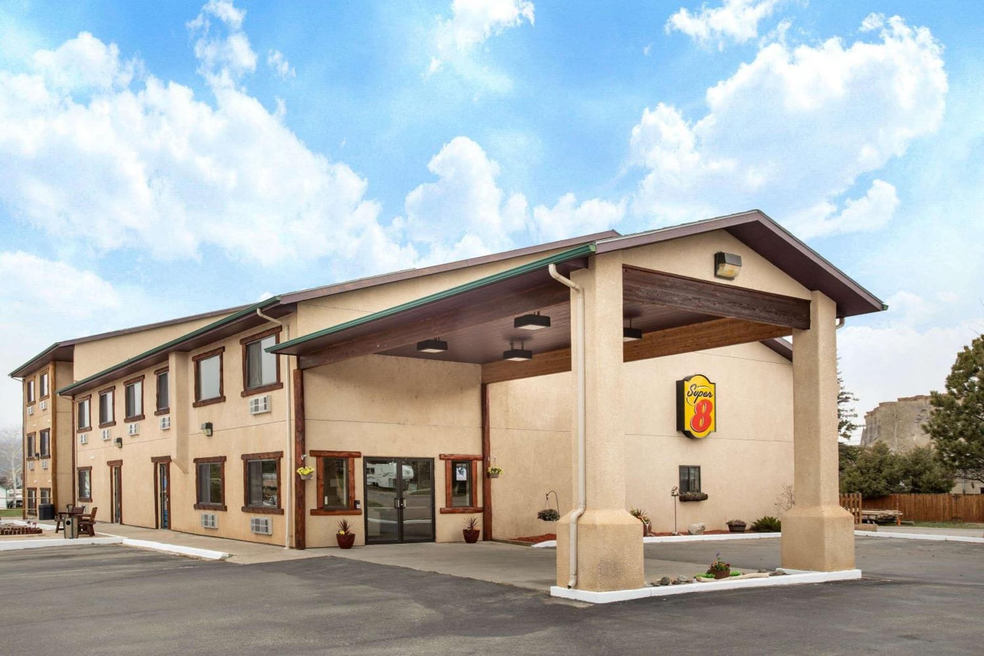 Super 8 by Wyndham Kremmling interior in Kremmling, CO — gallery photo 2