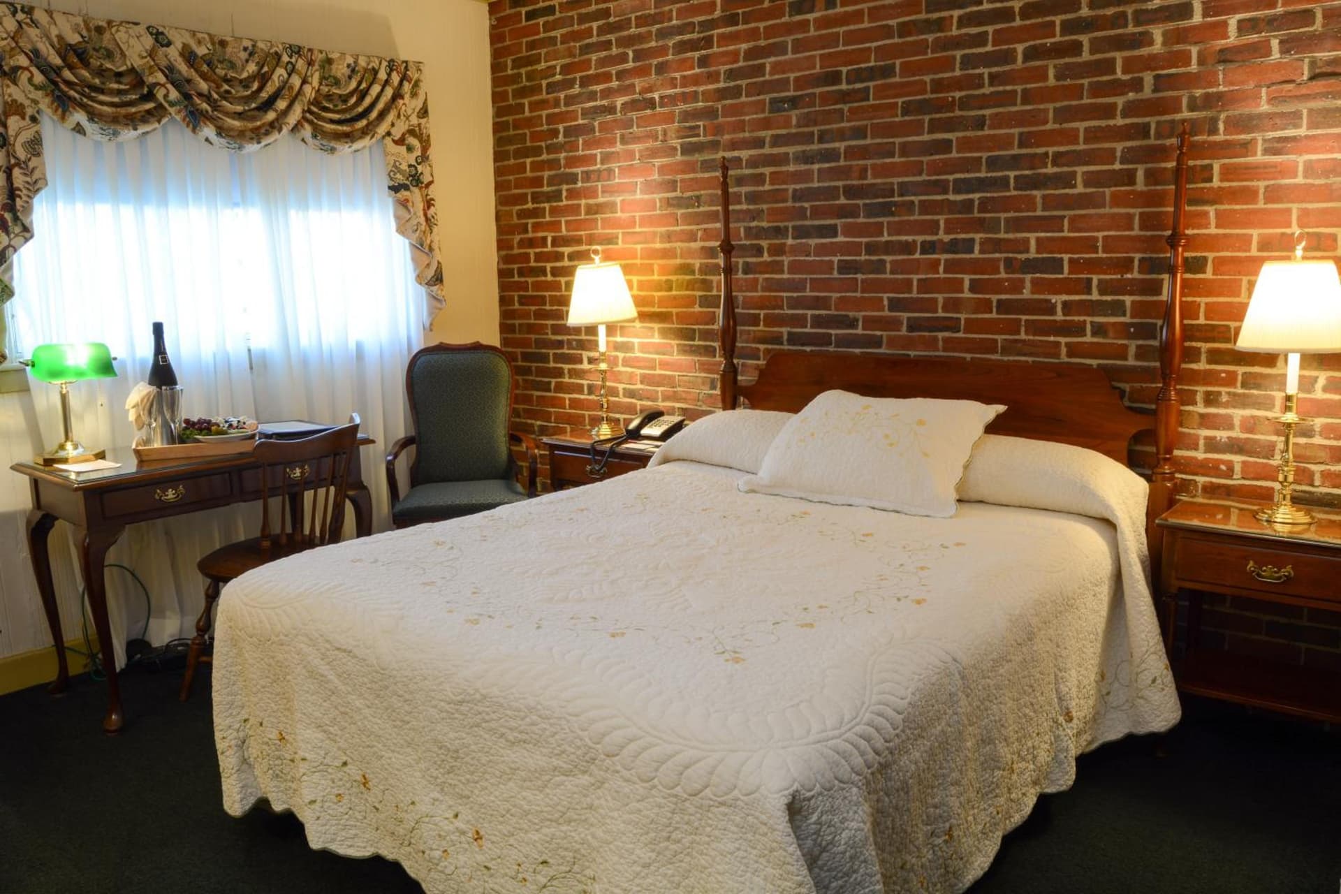 Lamies Inn & The Old Salt Tavern gallery photo in Hampton — image 8