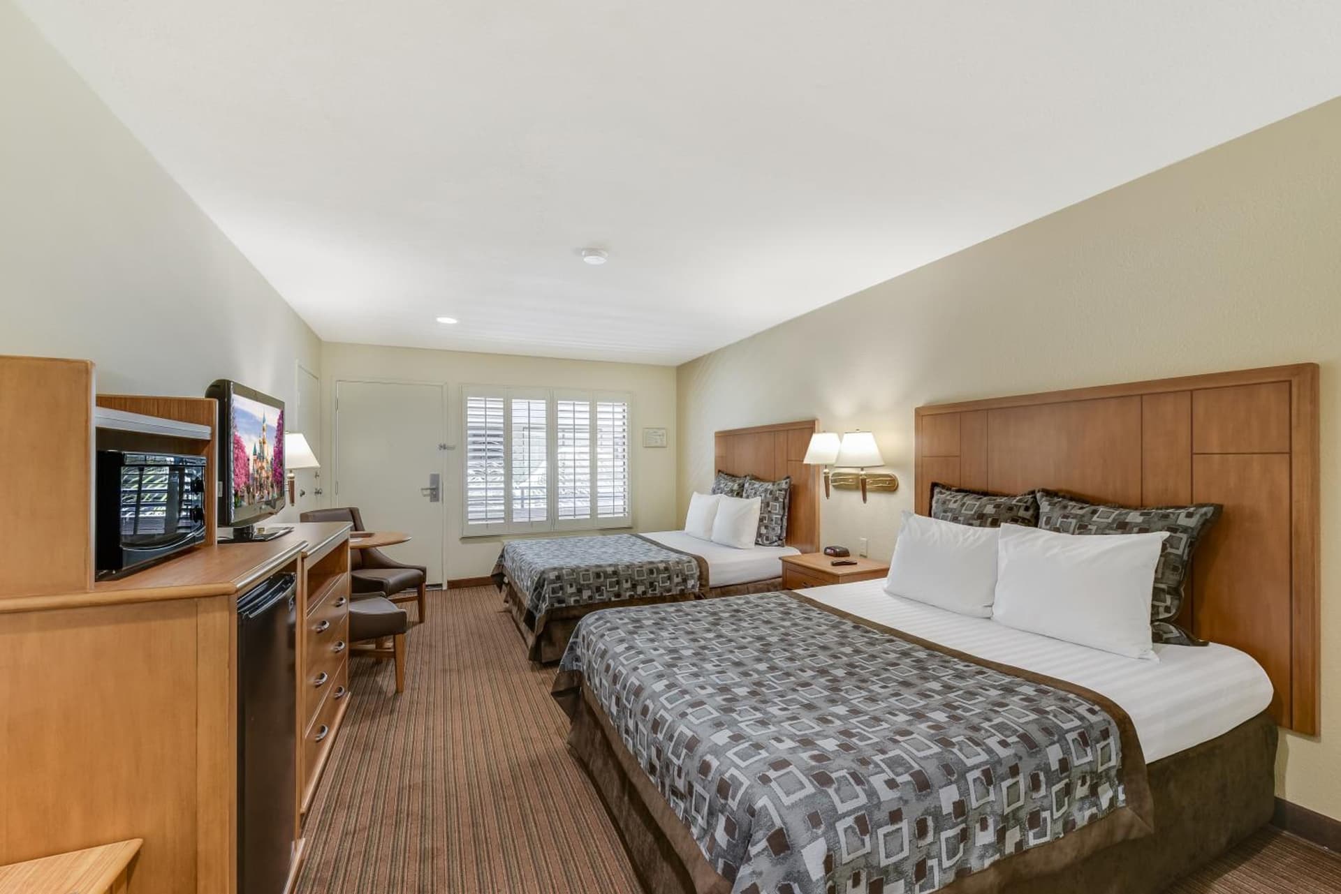 Anaheim Desert Inn & Suites gallery photo in Anaheim, CA — image 4