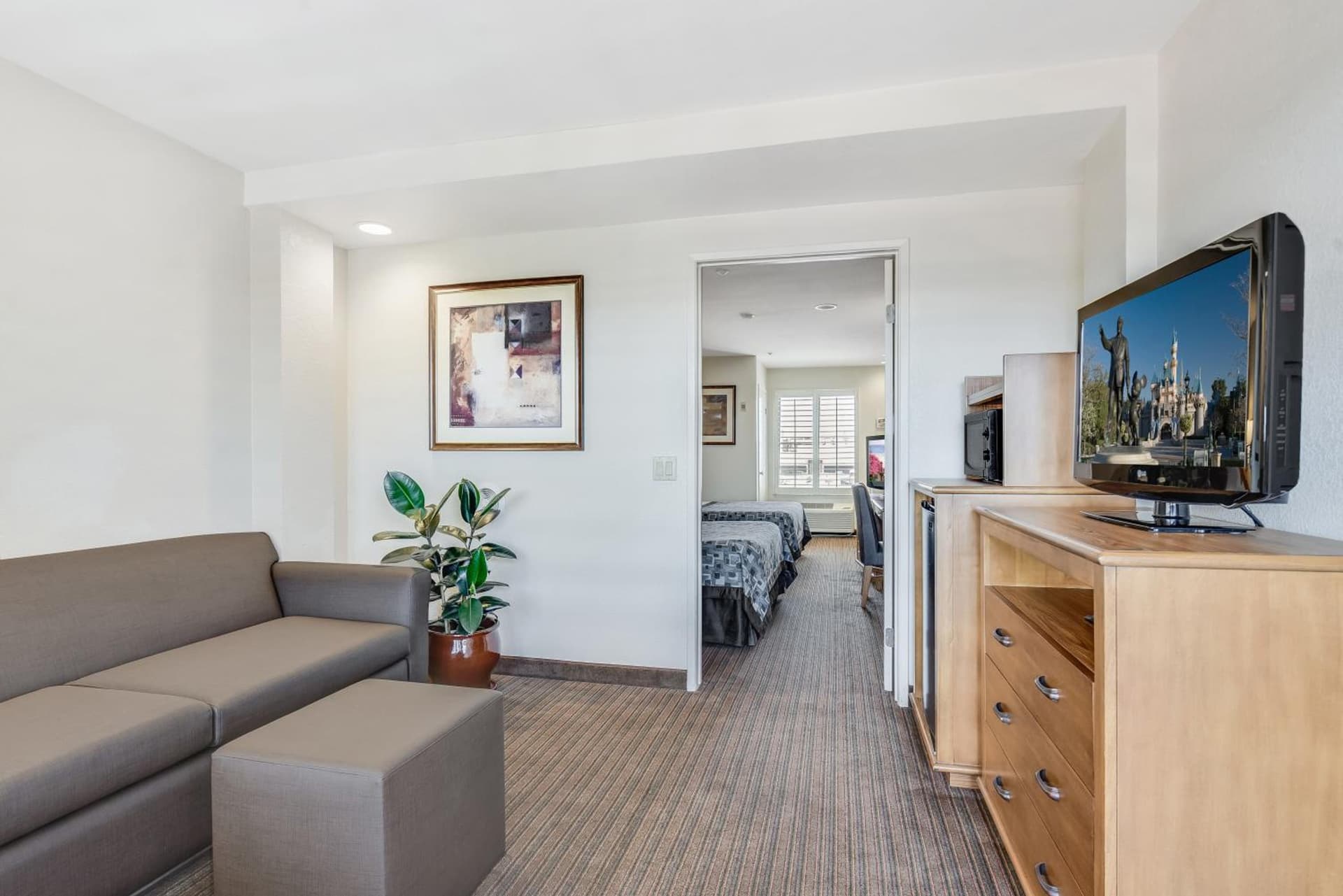 Anaheim Desert Inn & Suites gallery photo in Anaheim, CA — image 15