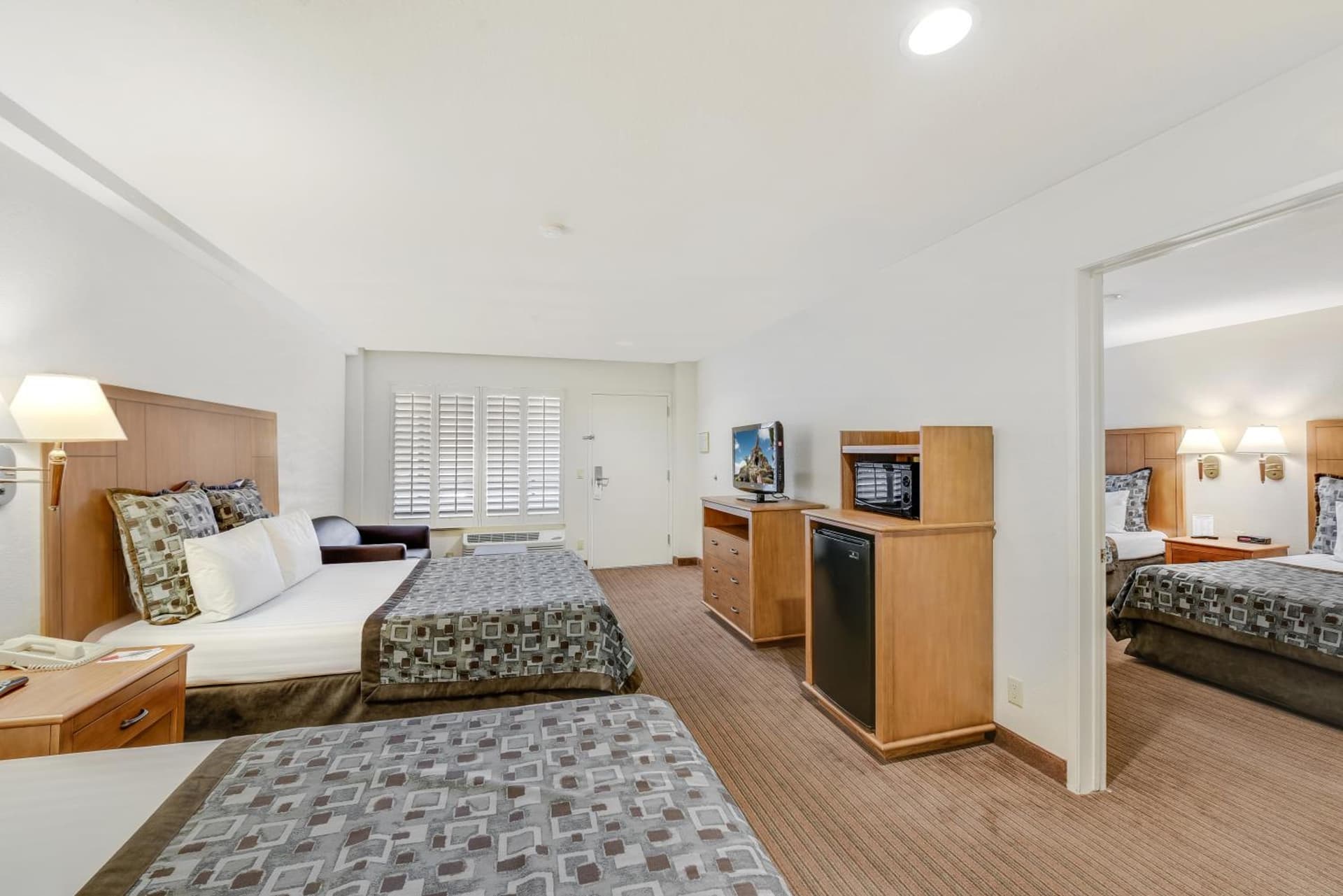 Anaheim Desert Inn & Suites gallery photo in Anaheim, CA — image 13