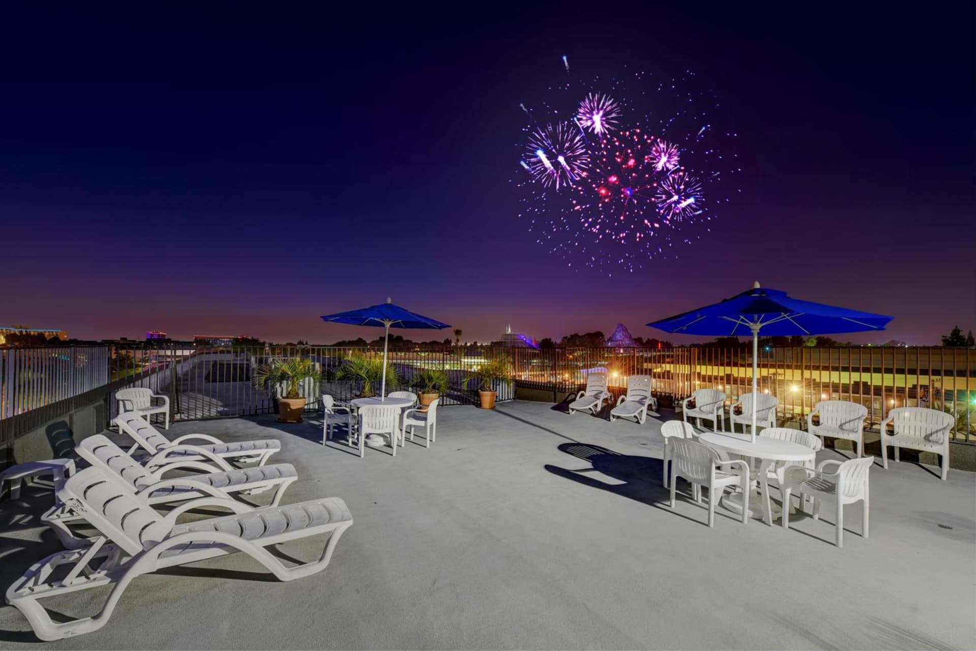 Anaheim Desert Inn & Suites gallery photo in Anaheim, CA — image 6