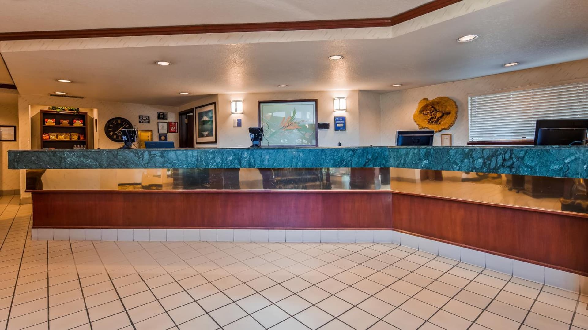 Best Western Pony Soldier interior in Portland, OR — gallery photo 2