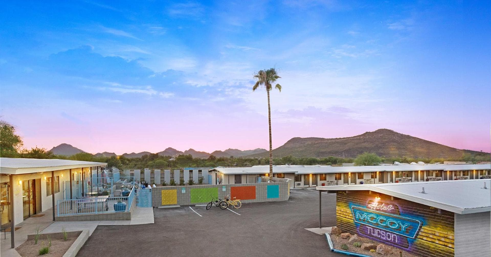 Hotel McCoy Tucson - Art, Coffee, Beer, Wine, Pool gallery photo in Tucson, AZ — image 4