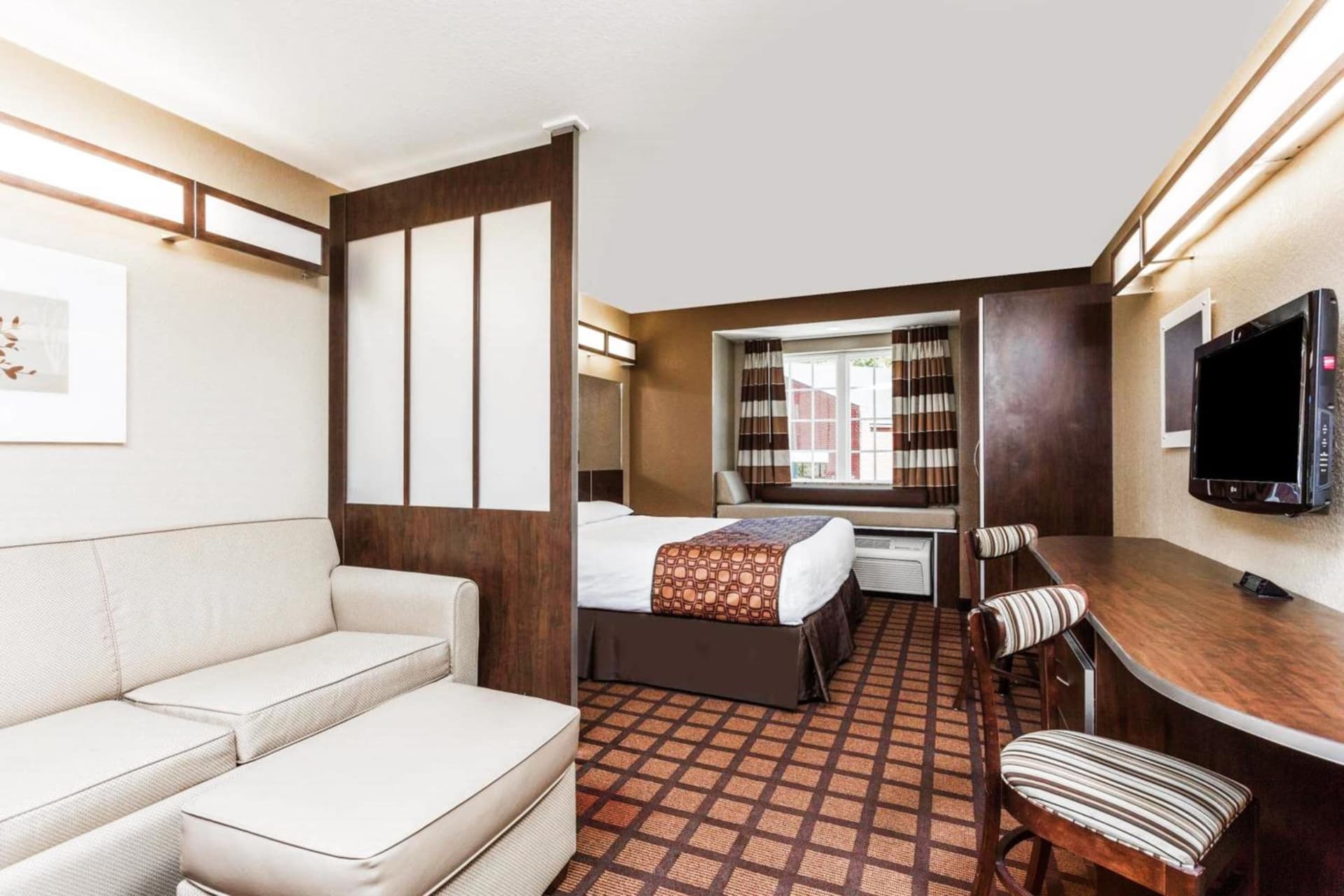 Microtel Inn & Suites by Wyndham Macon interior in Macon, GA — gallery photo 2