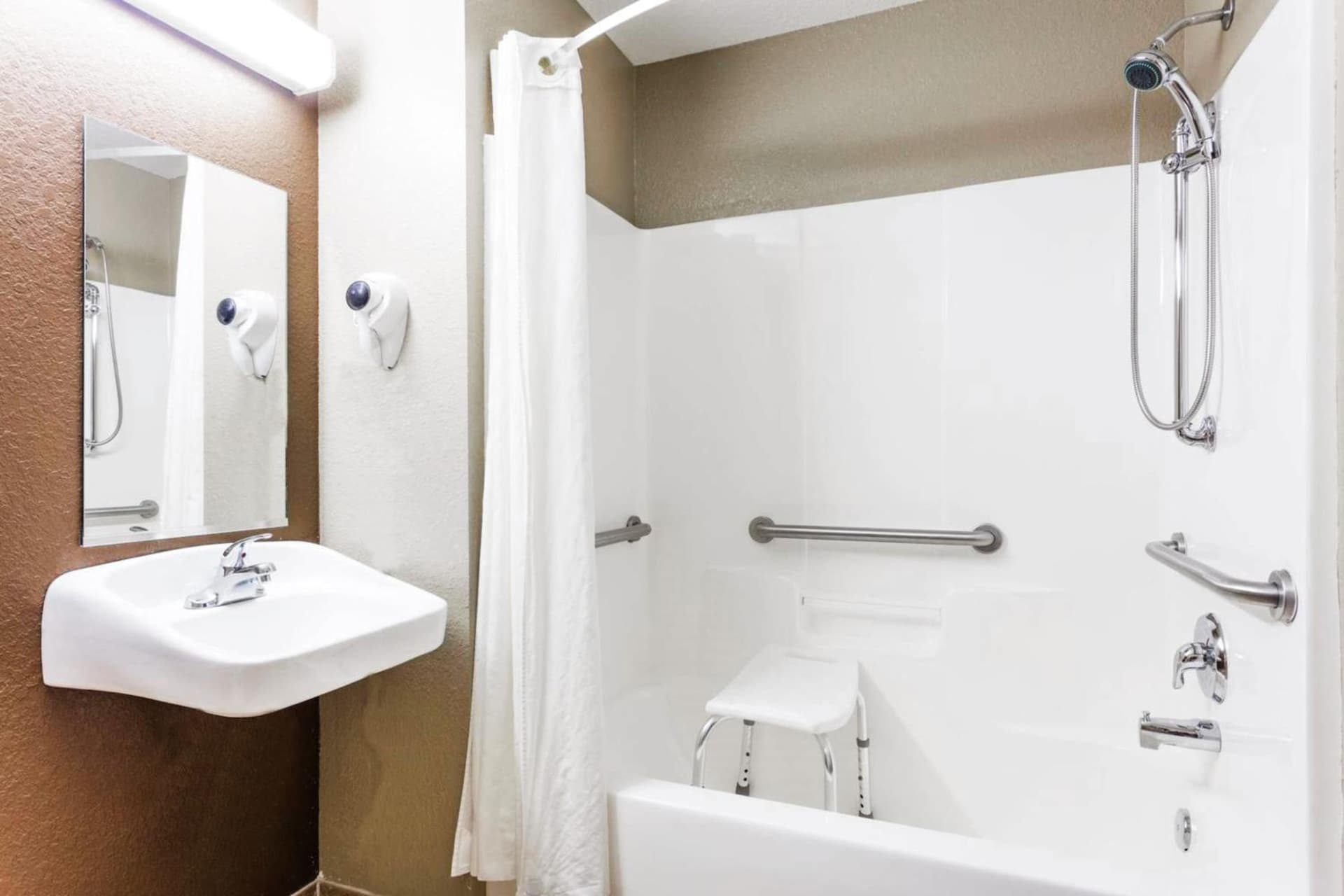 Microtel Inn & Suites by Wyndham Macon gallery photo in Macon, GA — image 28