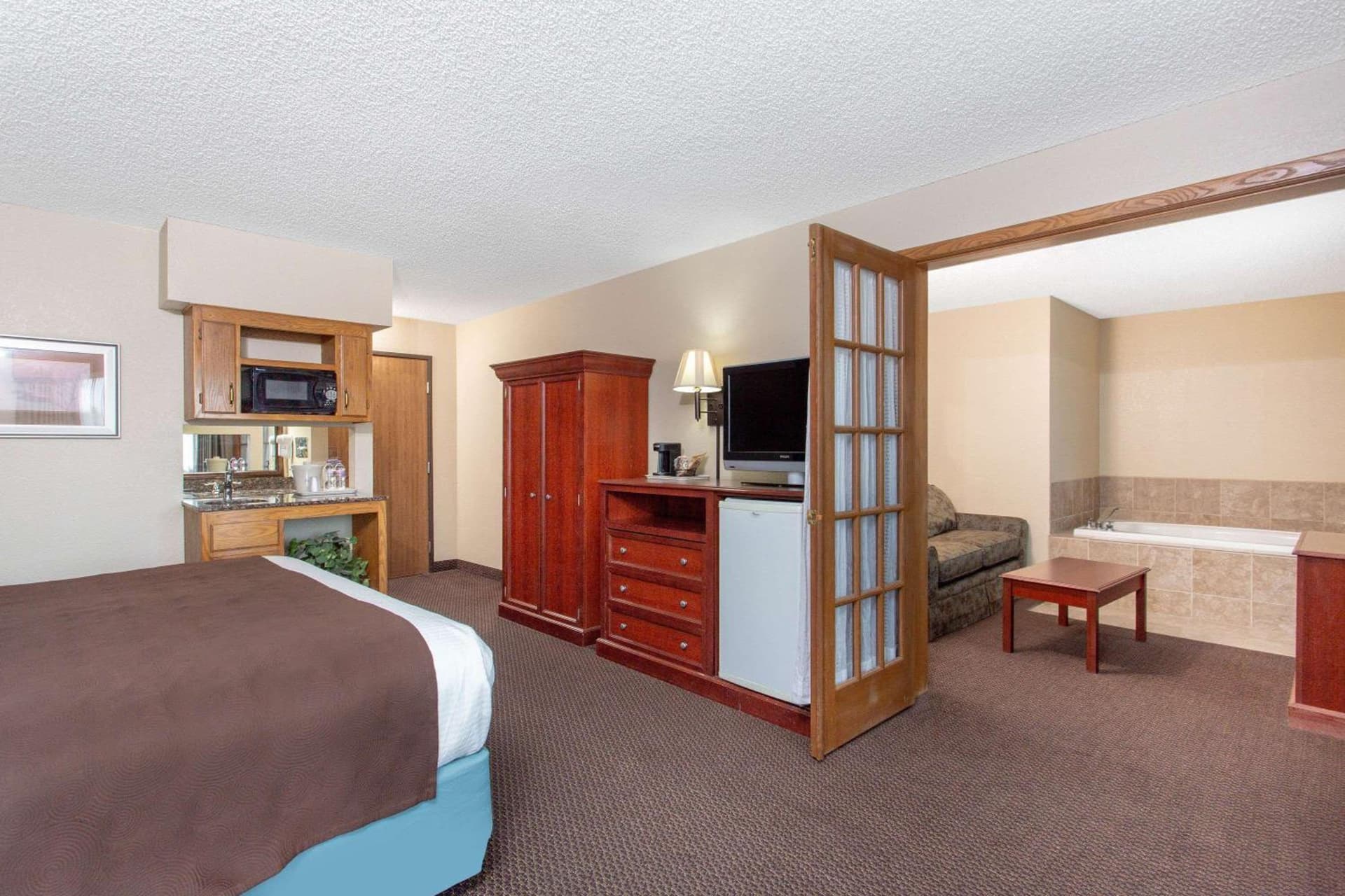 AmericInn by Wyndham Chippewa Falls gallery photo in Chippewa Falls, WI — image 15