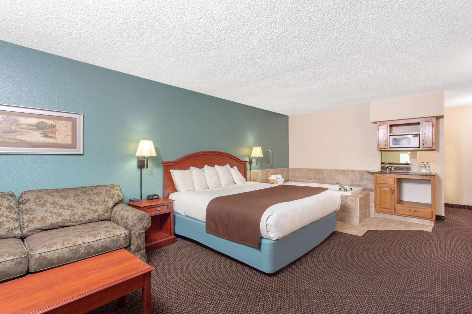 AmericInn by Wyndham Chippewa Falls gallery photo in Chippewa Falls, WI — image 13