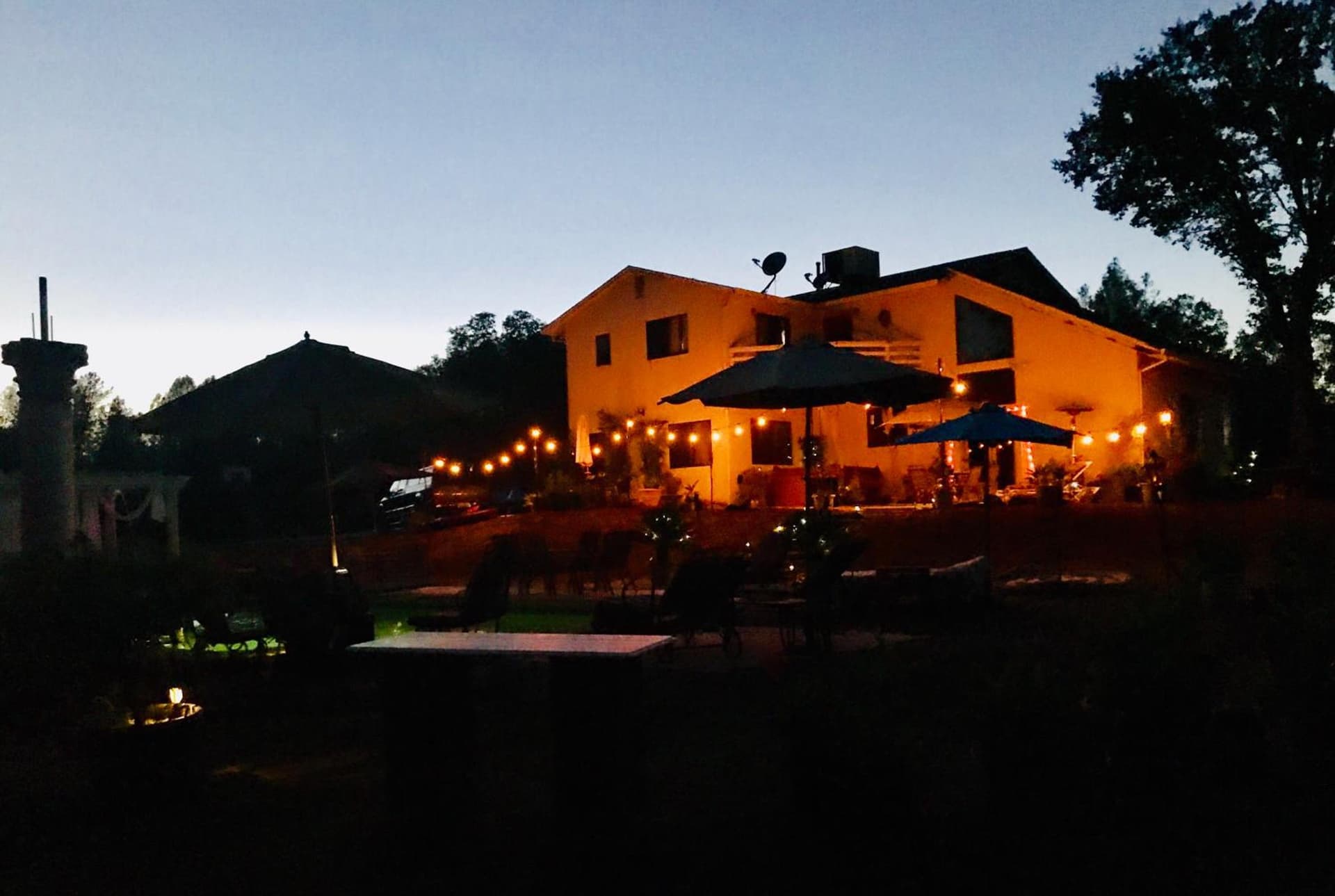 The Oasis featured exterior or lobby in Redding, CA — similar hotel