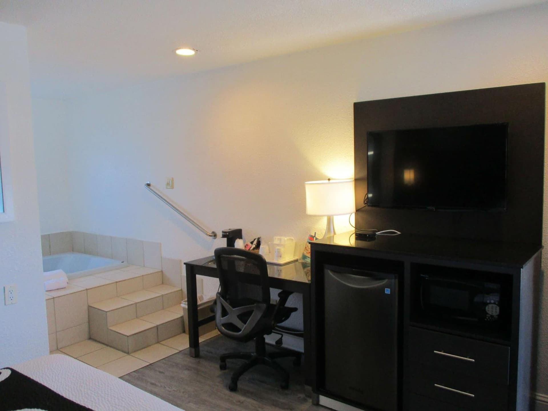 SureStay Hotel by Best Western Seaside Monterey gallery photo in Seaside, CA — image 59