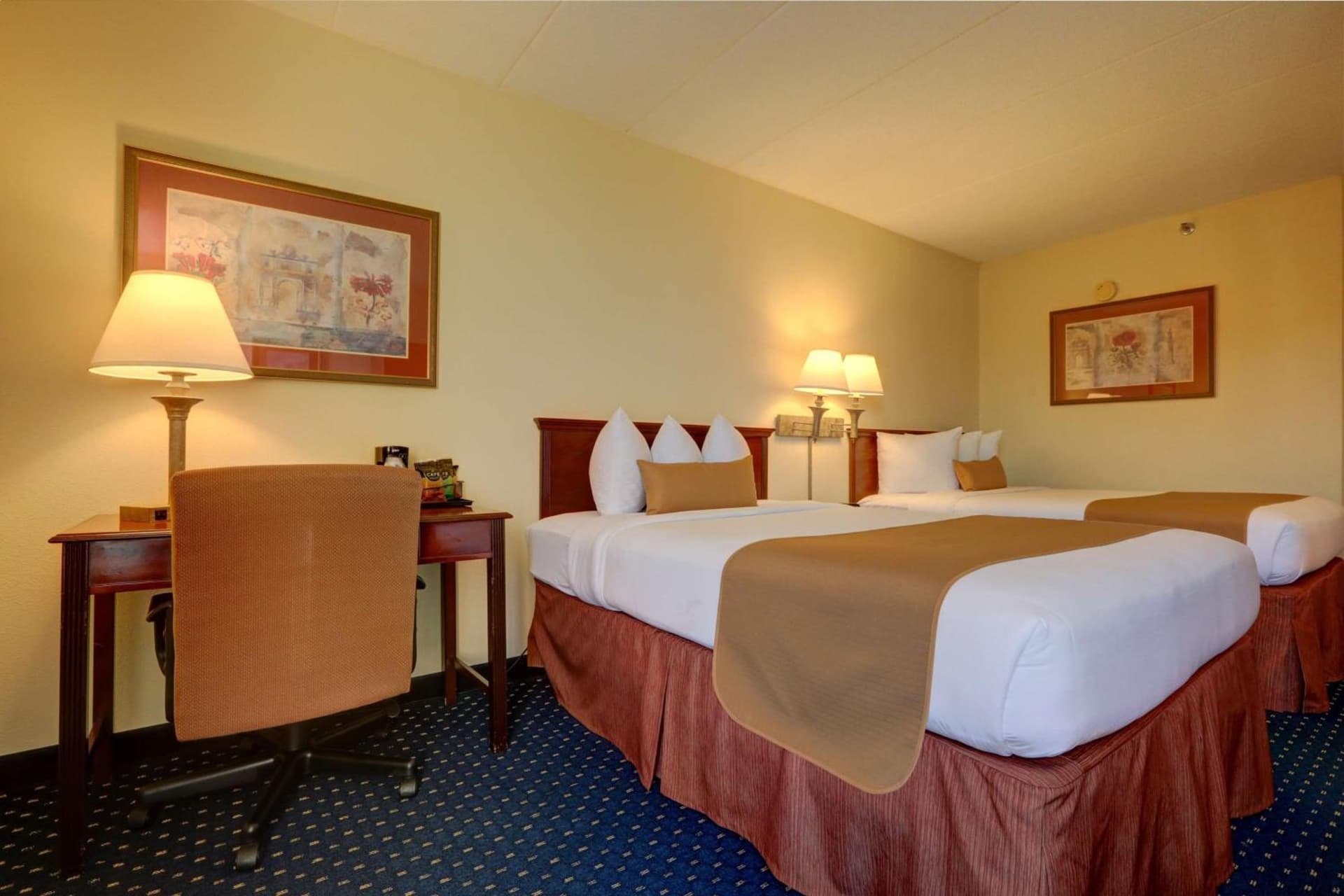 SureStay Plus Hotel by Best Western Chicago Lombard gallery photo in Lombard, IL — image 28