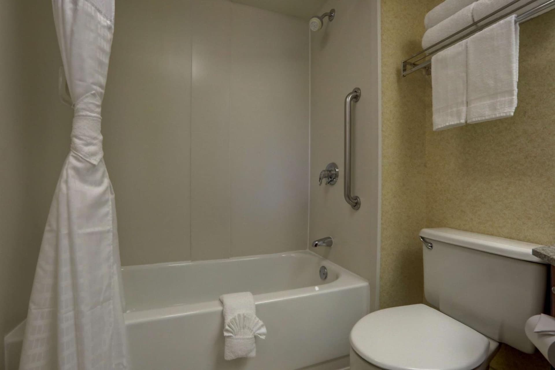 SureStay Plus Hotel by Best Western Chicago Lombard gallery photo in Lombard, IL — image 10