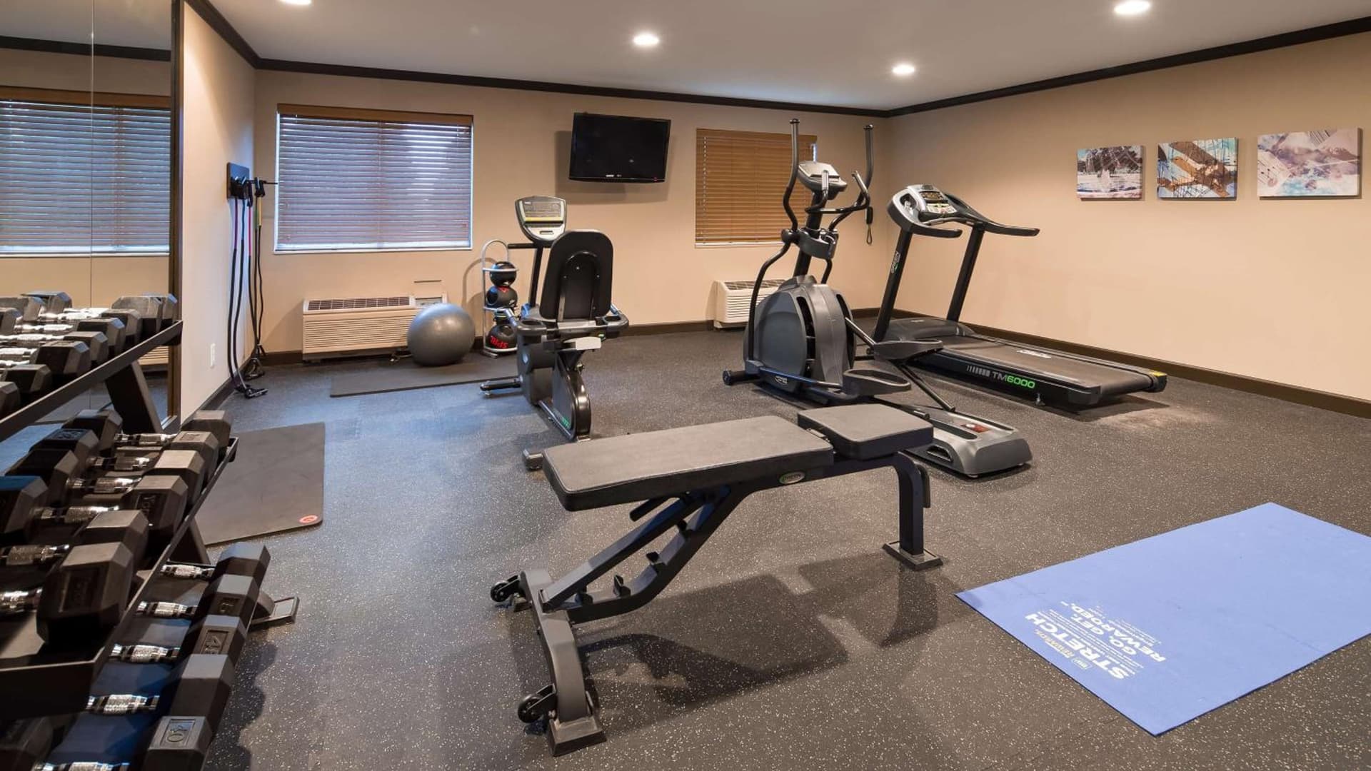 Baymont by Wyndham Maumee Toledo interior in Maumee, OH — gallery photo 2
