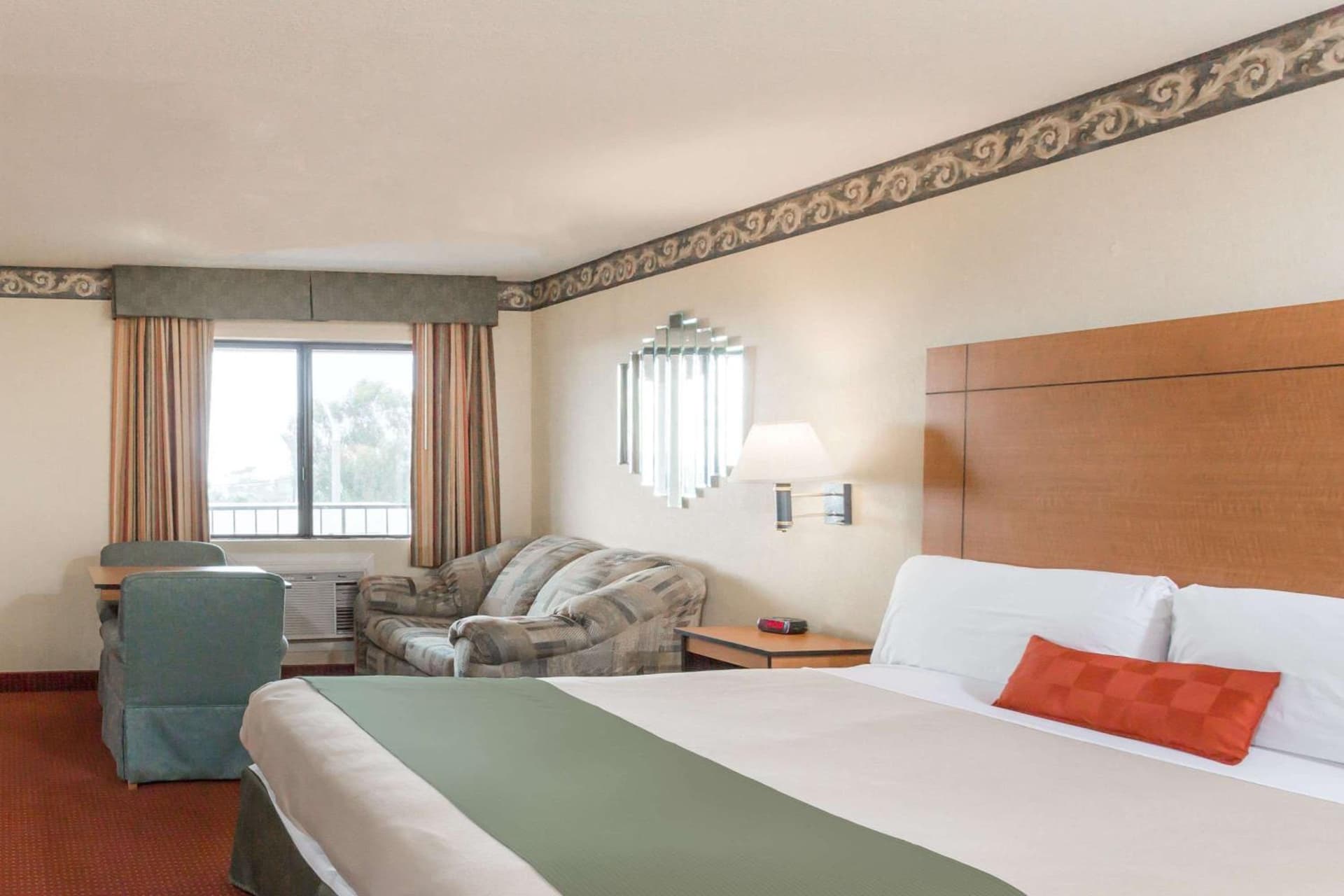 Travelodge by Wyndham San Clemente Beach property views in San Clemente, CA — gallery photo 3