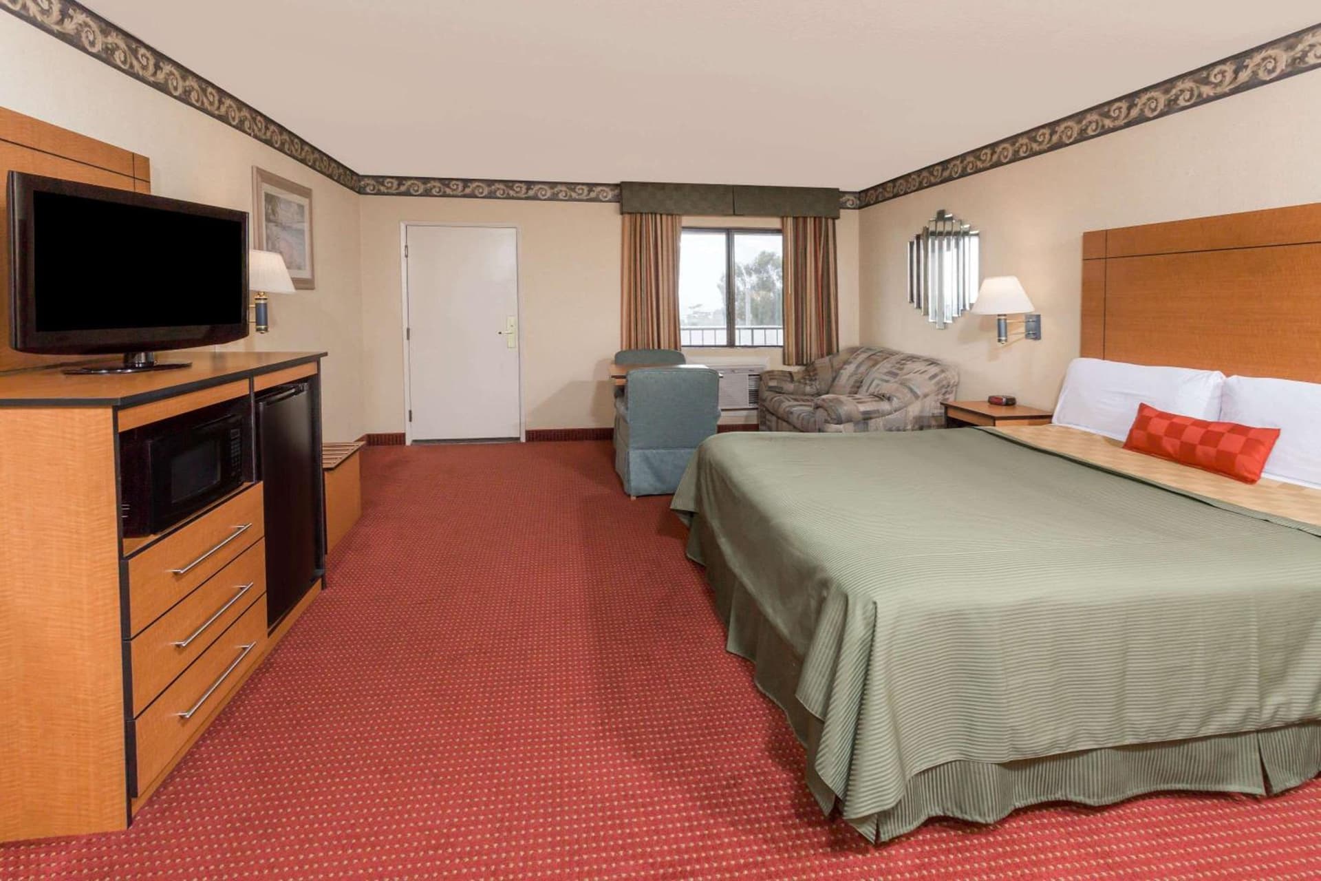 Travelodge by Wyndham San Clemente Beach property views in San Clemente, CA — gallery photo 3