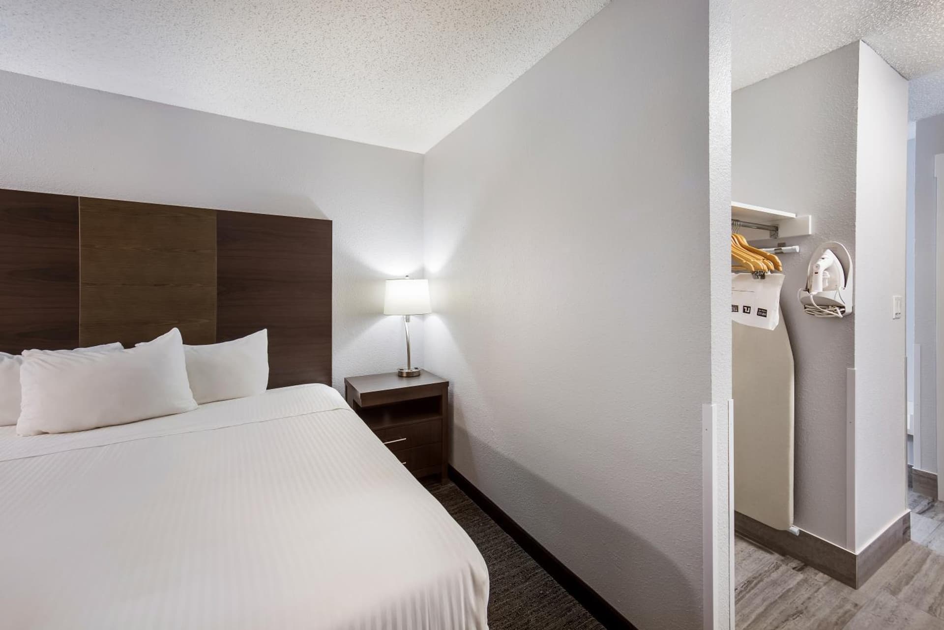 Red Lion Inn & Suites Grants Pass property views in Grants Pass, OR — gallery photo 3