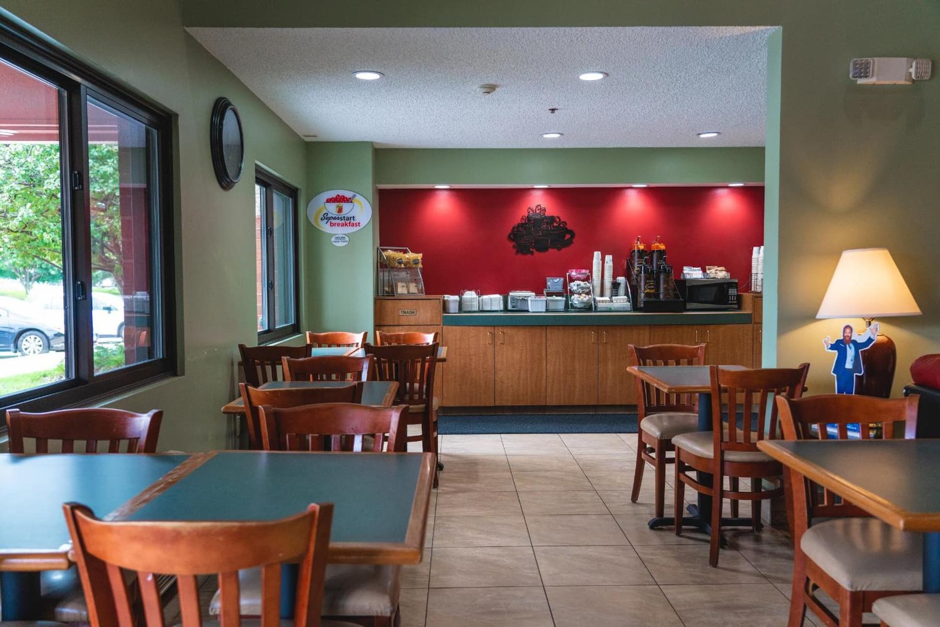 Super 8 by Wyndham Elgin gallery photo in Elgin, IL — image 27