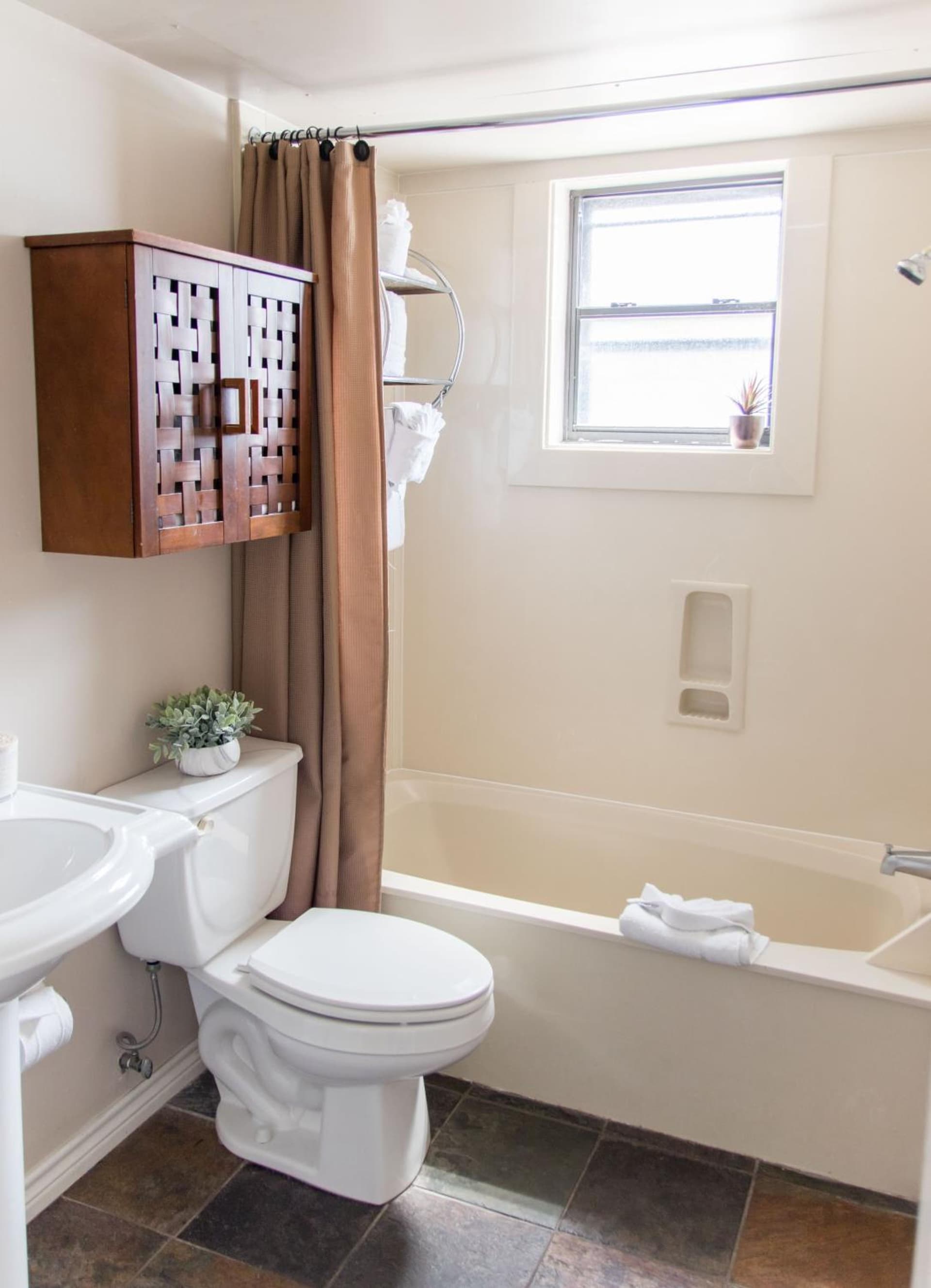 Vineyard Court Designer Suites Hotel gallery photo in College Station, TX — image 53