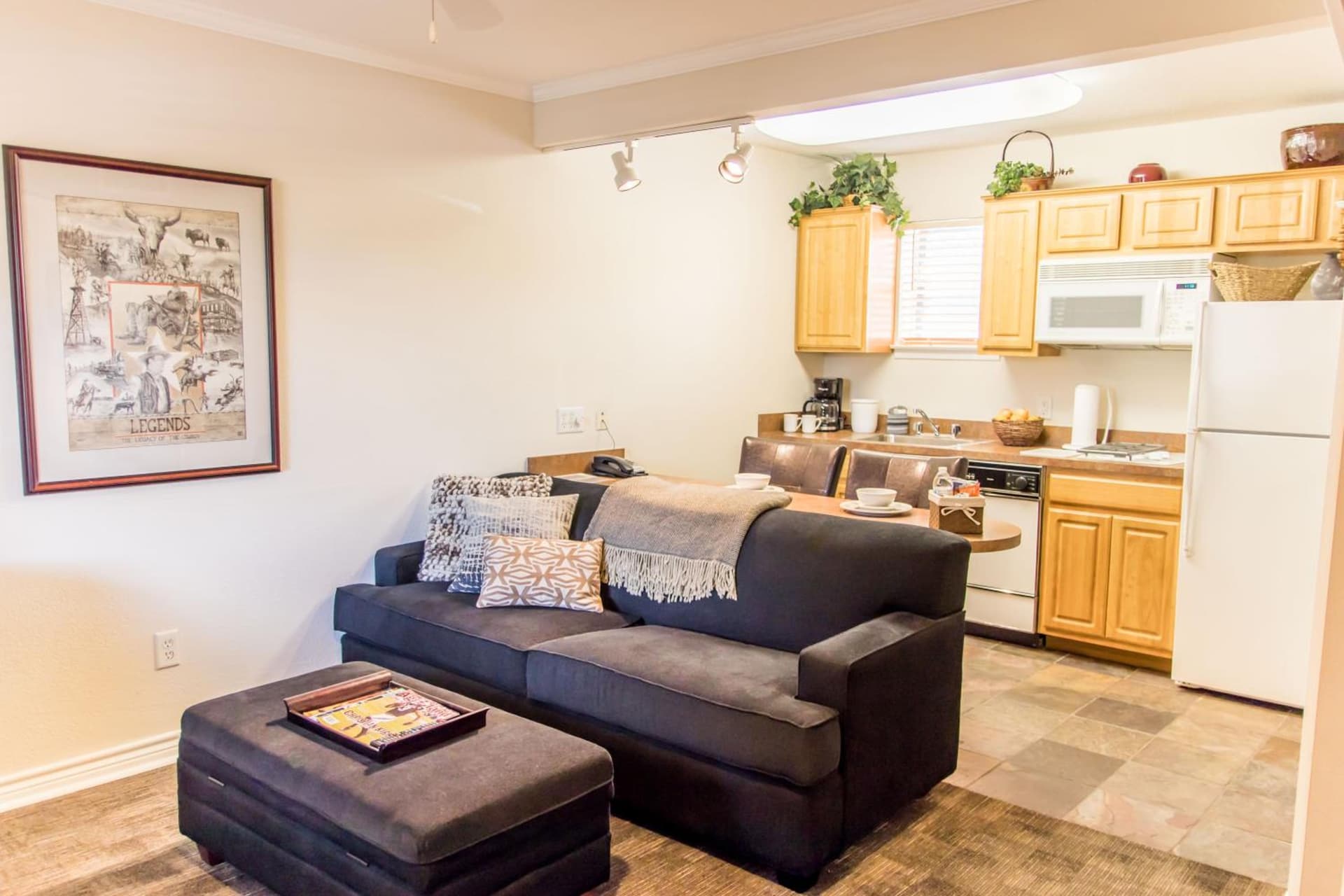 Vineyard Court Designer Suites Hotel gallery photo in College Station, TX — image 42