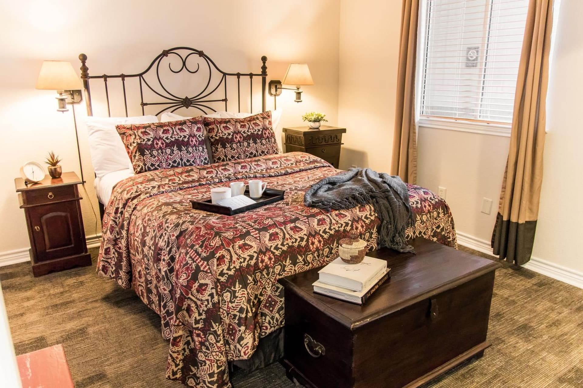 Vineyard Court Designer Suites Hotel gallery photo in College Station, TX — image 25