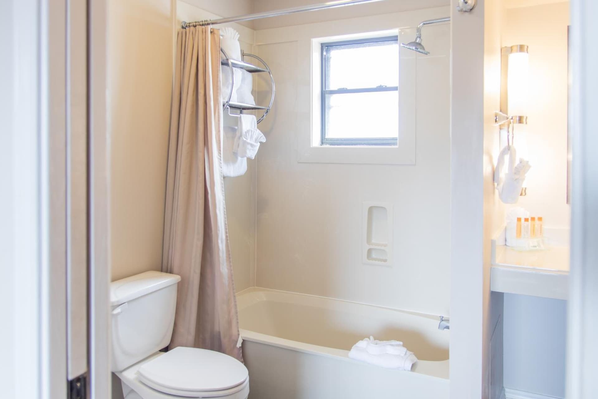 Vineyard Court Designer Suites Hotel gallery photo in College Station, TX — image 65