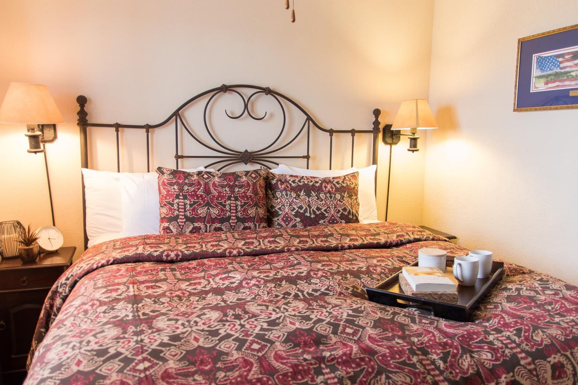 Vineyard Court Designer Suites Hotel gallery photo in College Station, TX — image 10