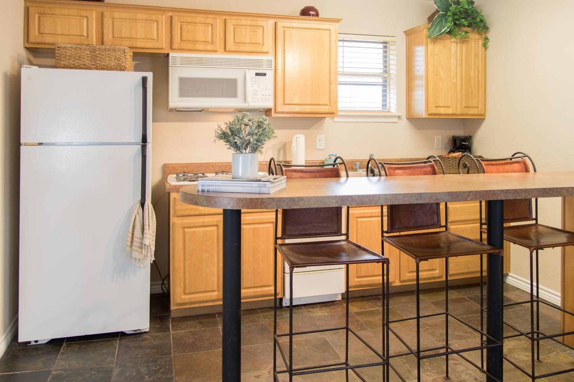 Vineyard Court Designer Suites Hotel gallery photo in College Station, TX — image 39