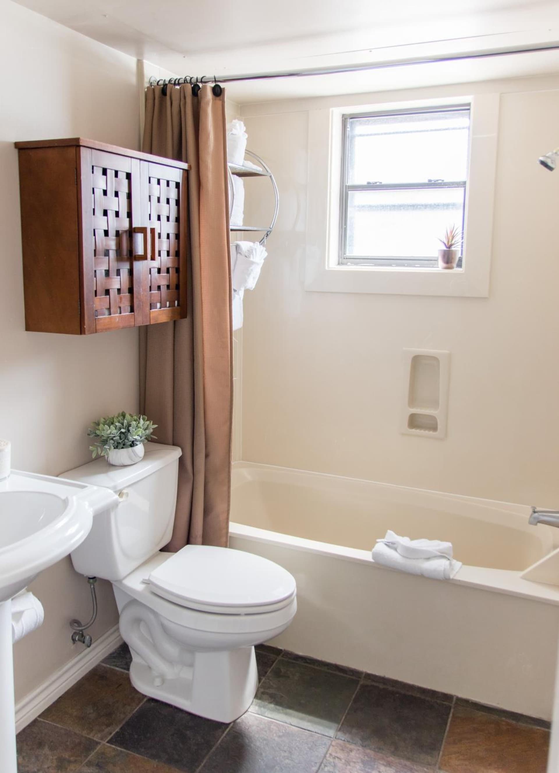 Vineyard Court Designer Suites Hotel gallery photo in College Station, TX — image 49