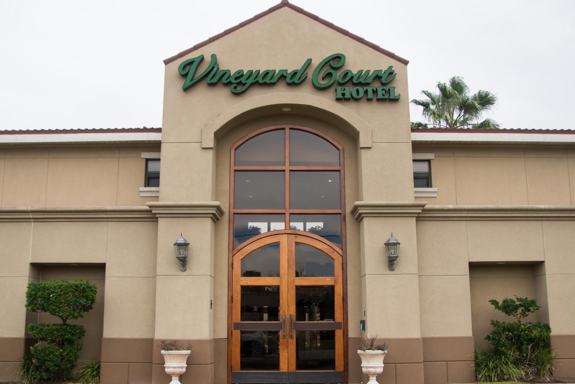 Vineyard Court Designer Suites Hotel gallery photo in College Station, TX — image 11