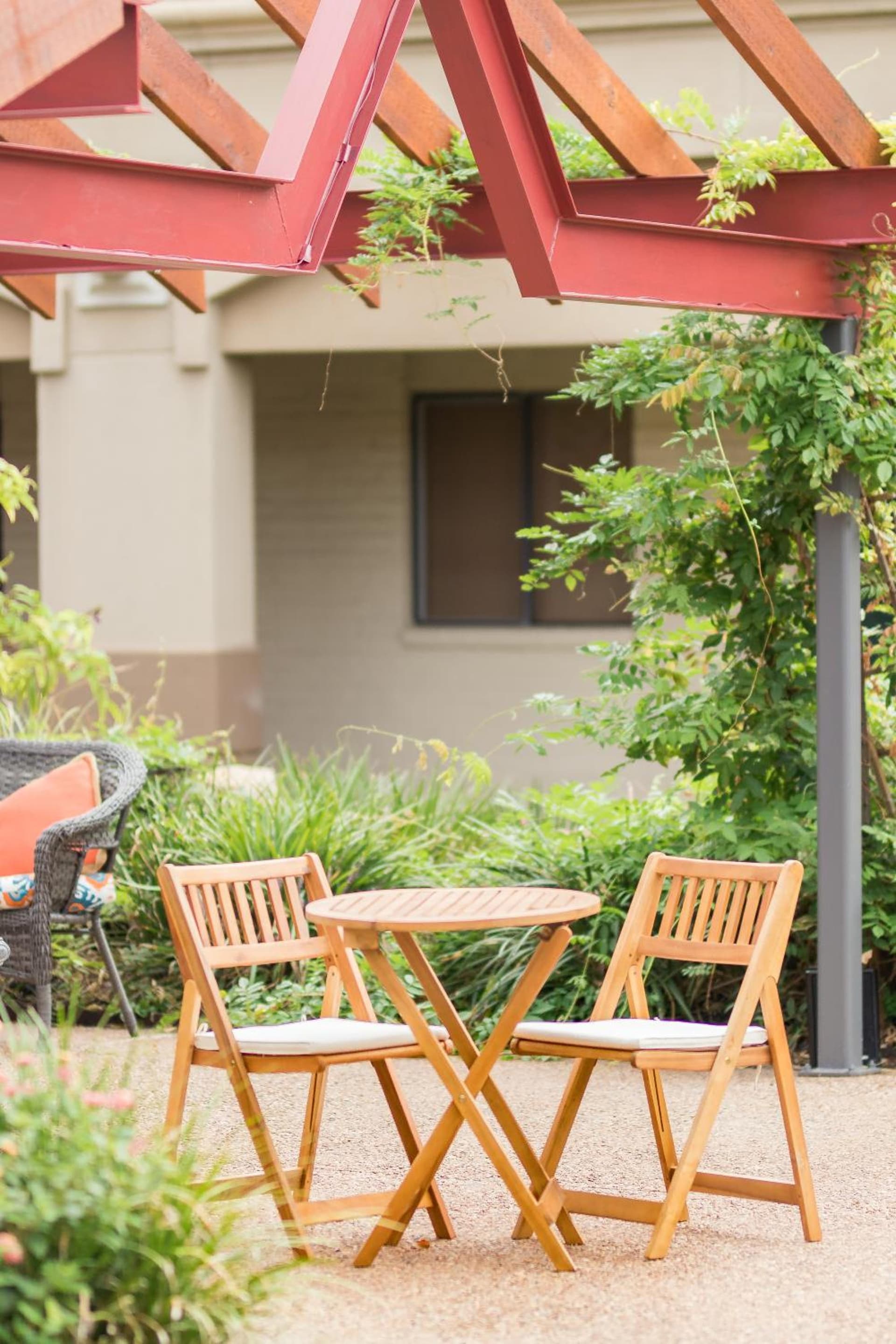 Vineyard Court Designer Suites Hotel gallery photo in College Station, TX — image 6